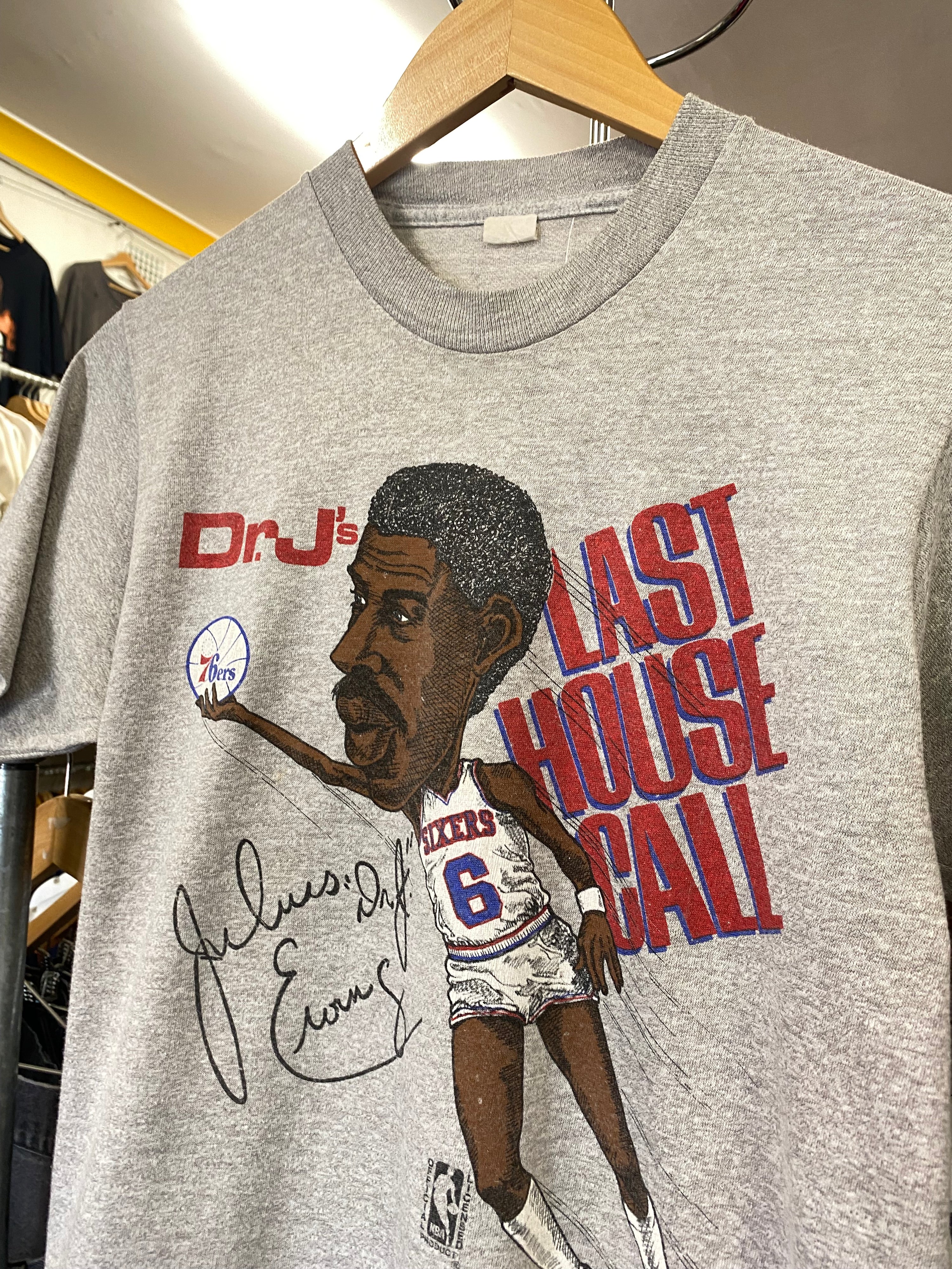 [M] 1980s 76ers Dr.J's Last House Call Caricature Tshirt