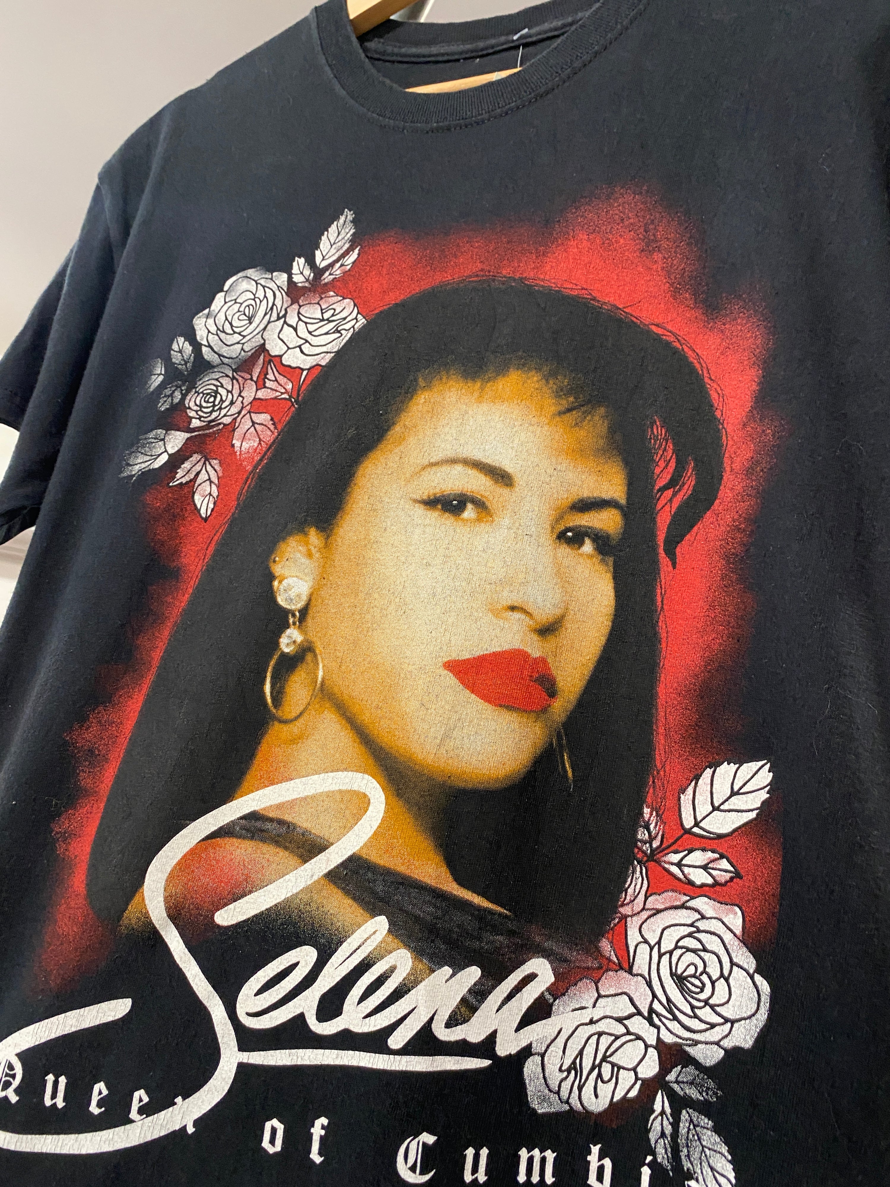 S/M - Selena Queen Of Cumbia Portrait Tee