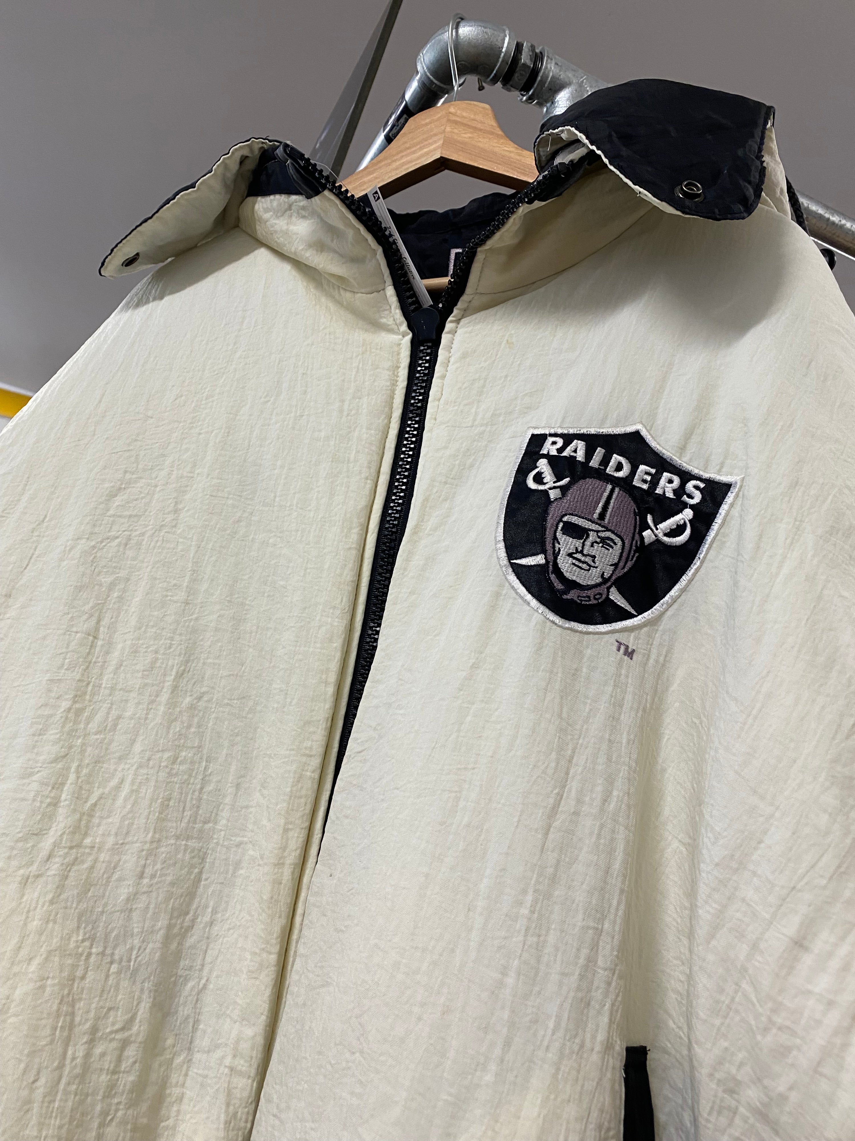 [L] Pro Player Reversible Raiders Puffer