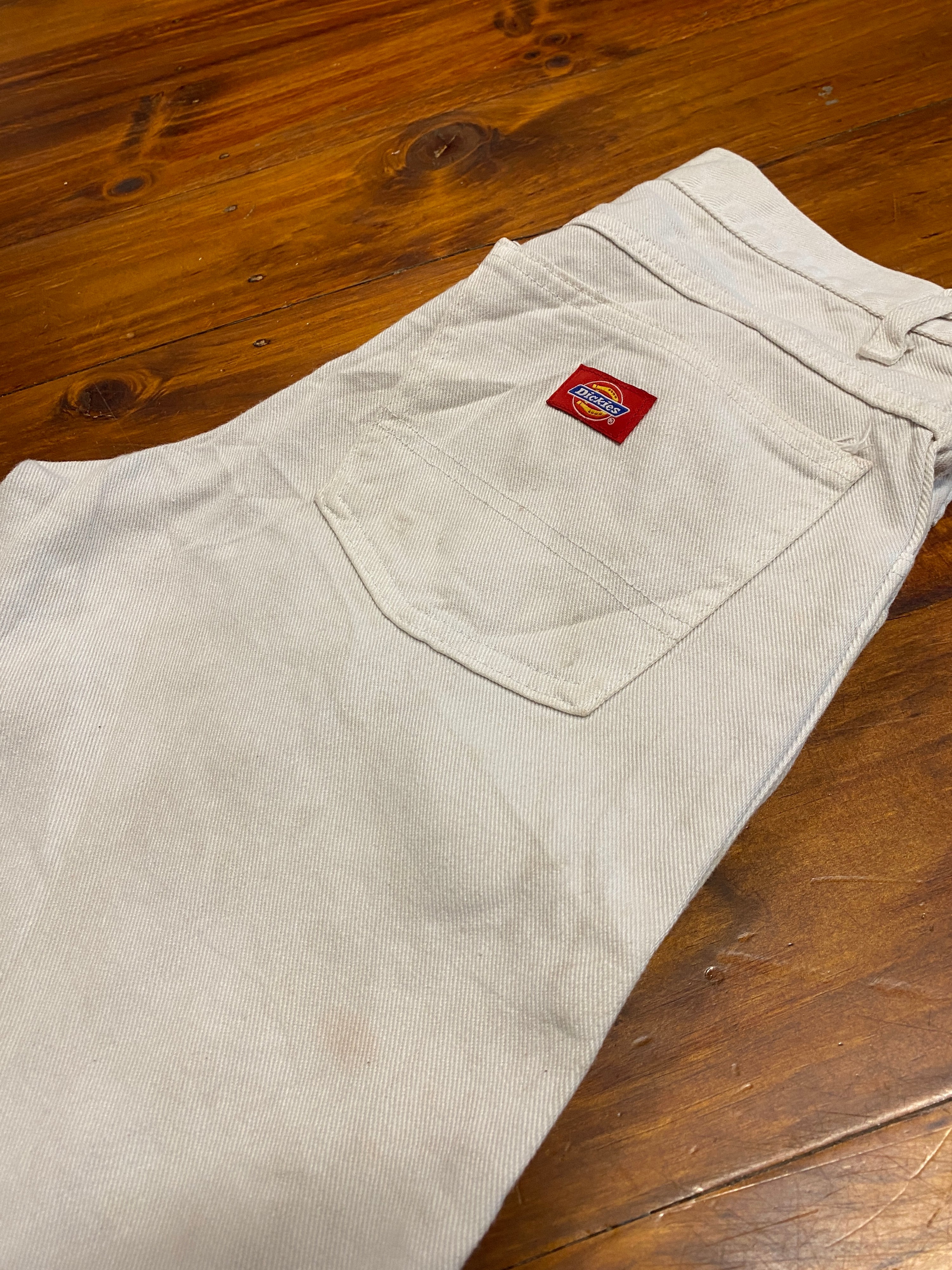 28 - Dickies White Carpenter Shorts DS116