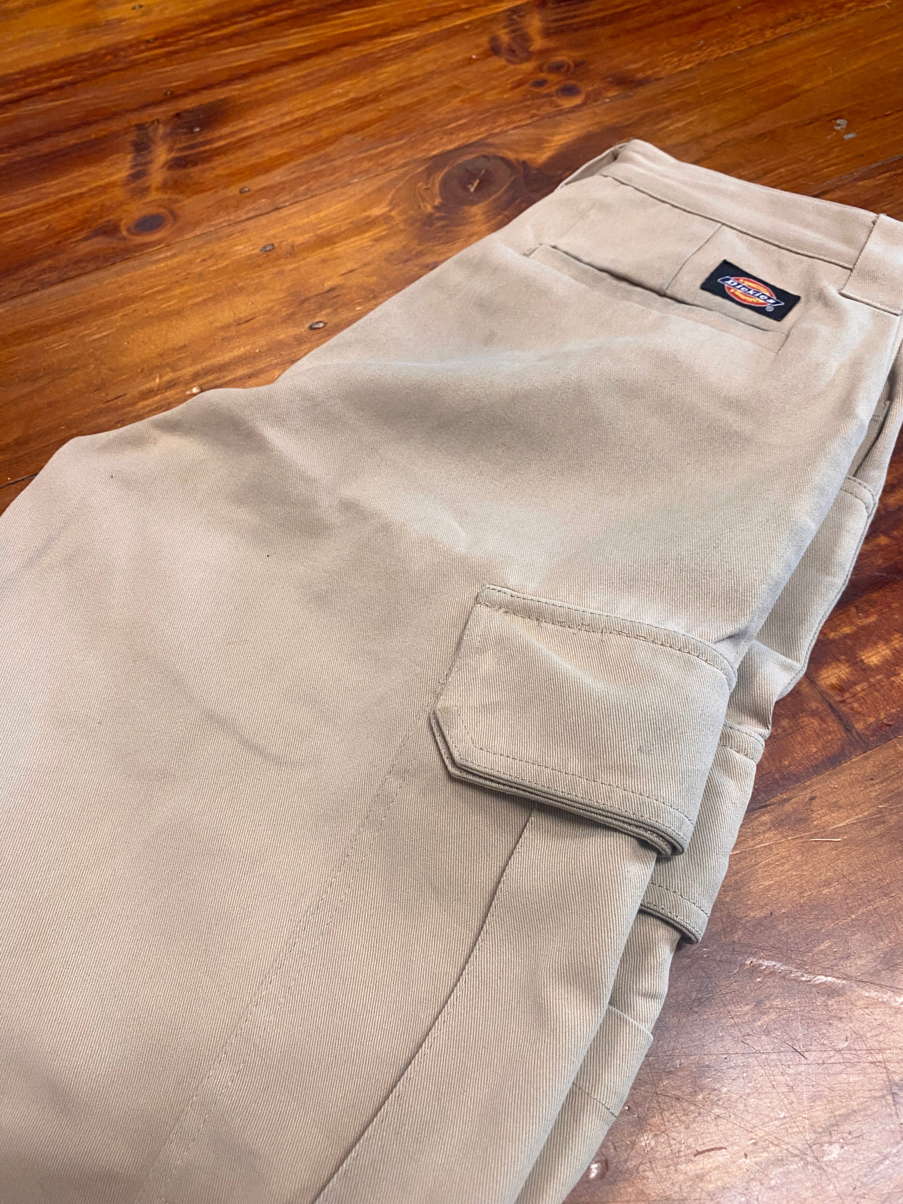 28 - Dickies Beige Baggy Carpenter Shorts