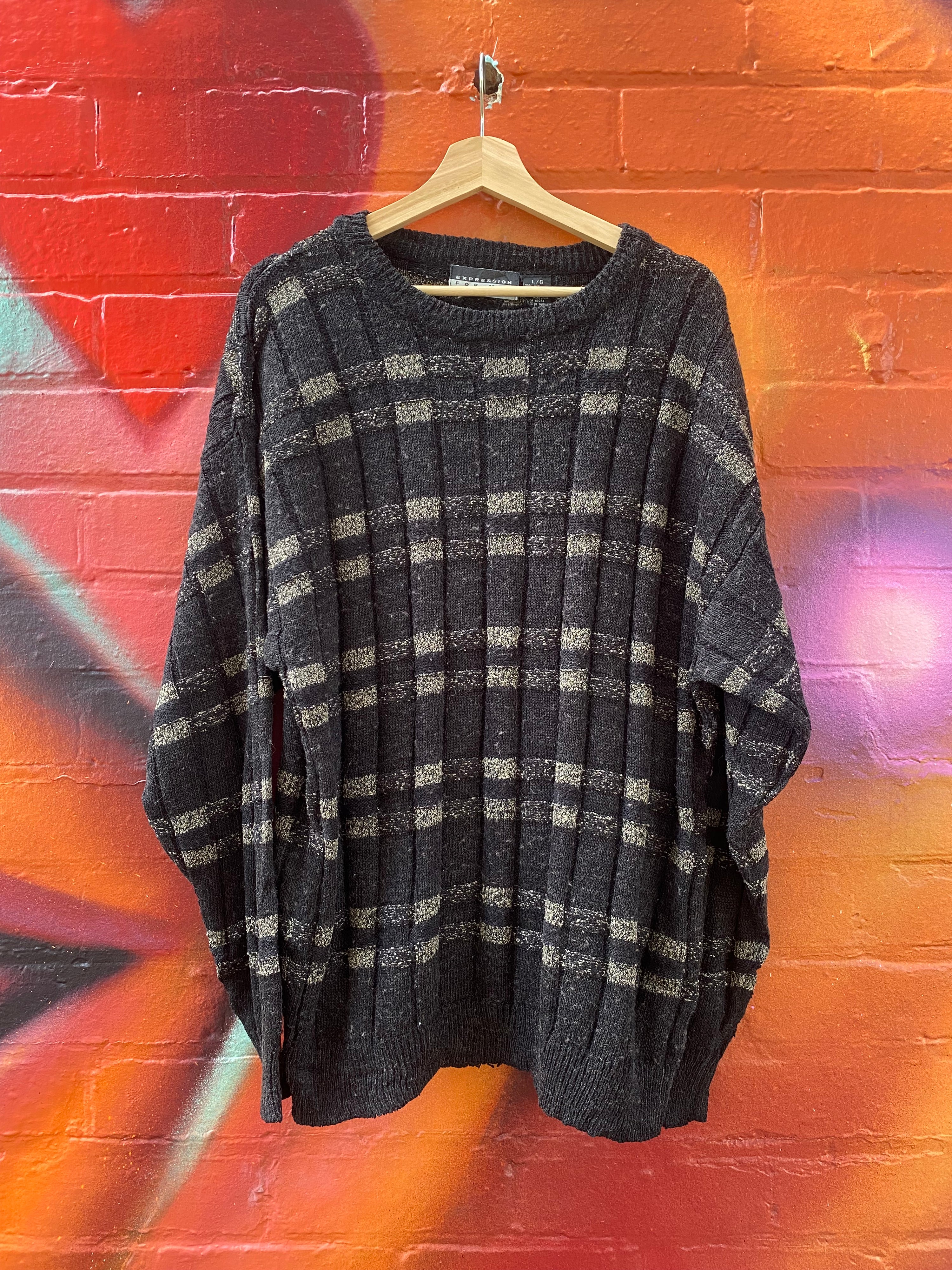 [L] Expression Black/Beige Knit Sweater