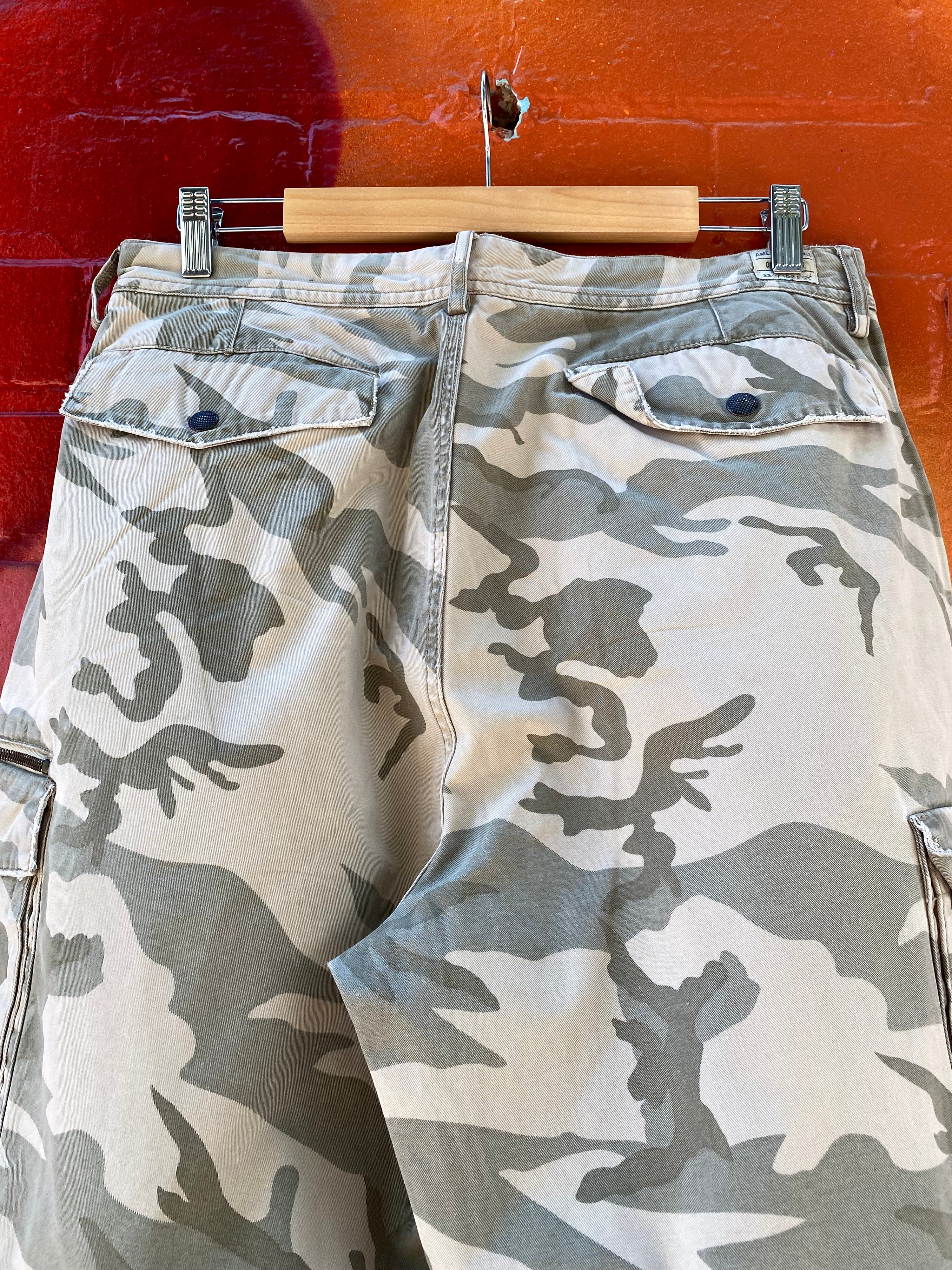 [32] American Eagle Camo Military Pants