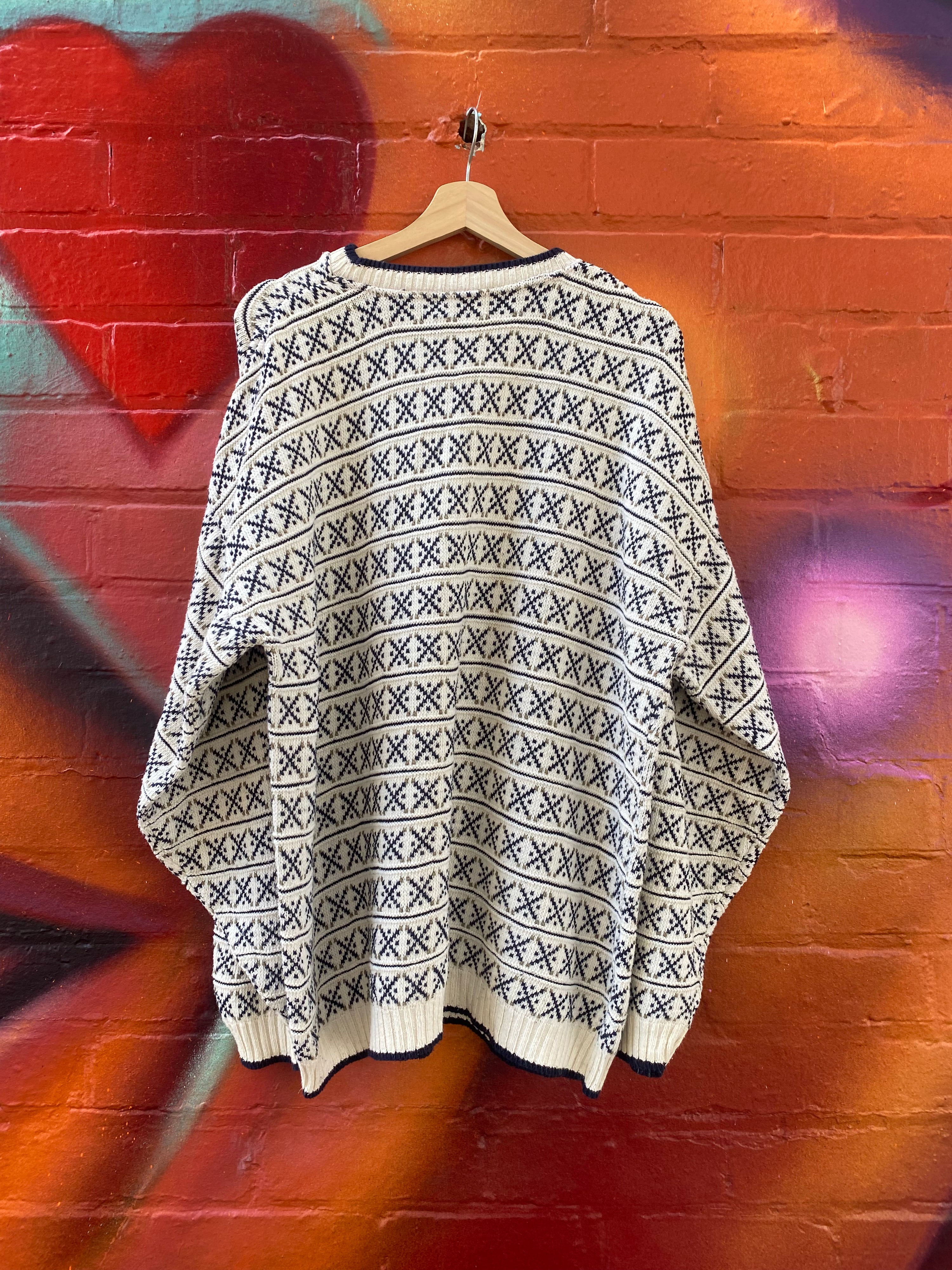 [L] Trader Bay Cream w/ Navy 'X' Design