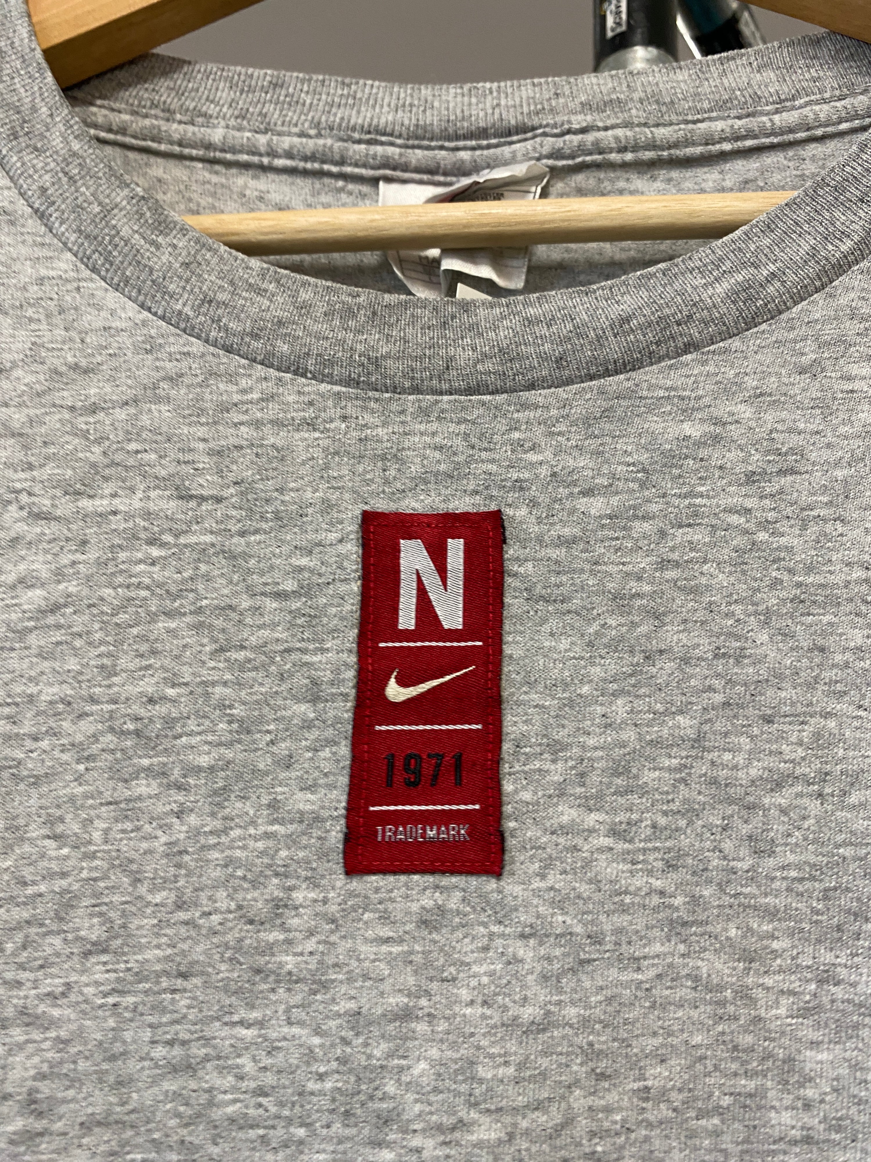 L - Vintage Nike Red Centre Patched N1971 Grey Tee