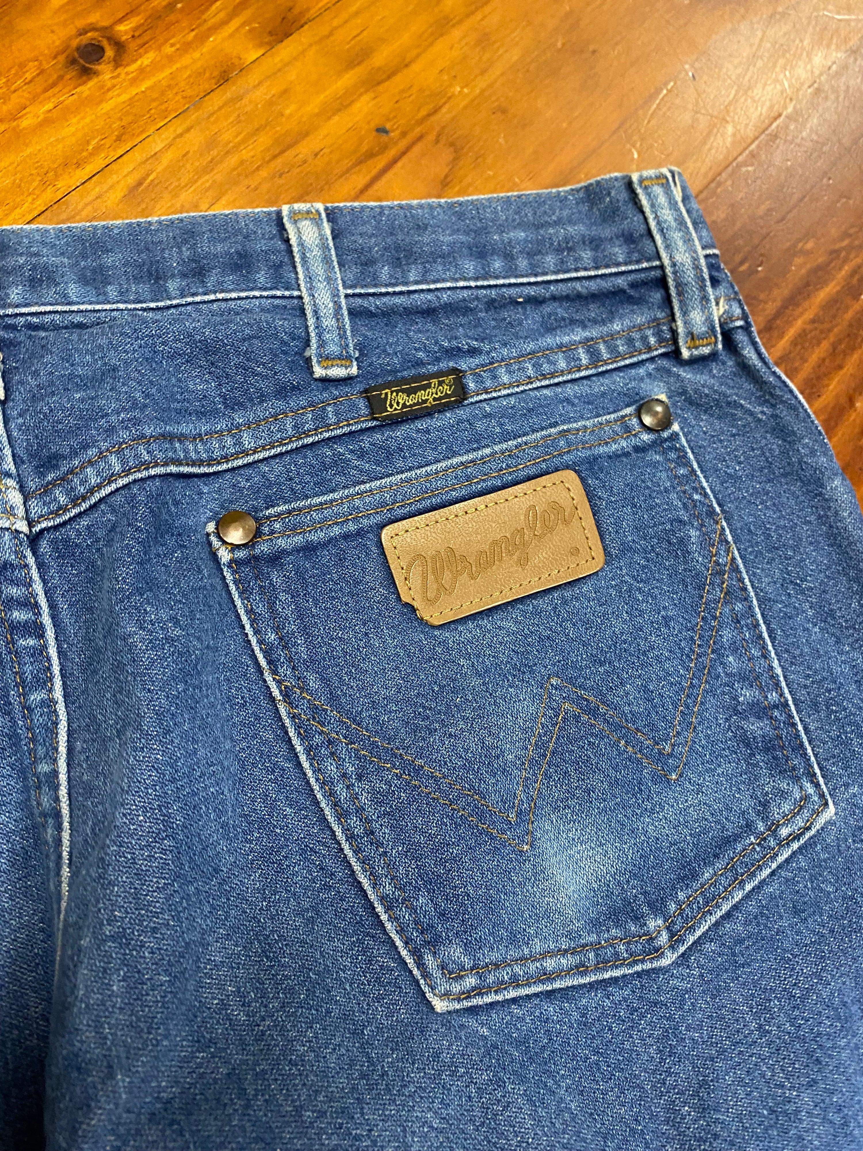 [36] Wrangler Blue Jeans WJ16