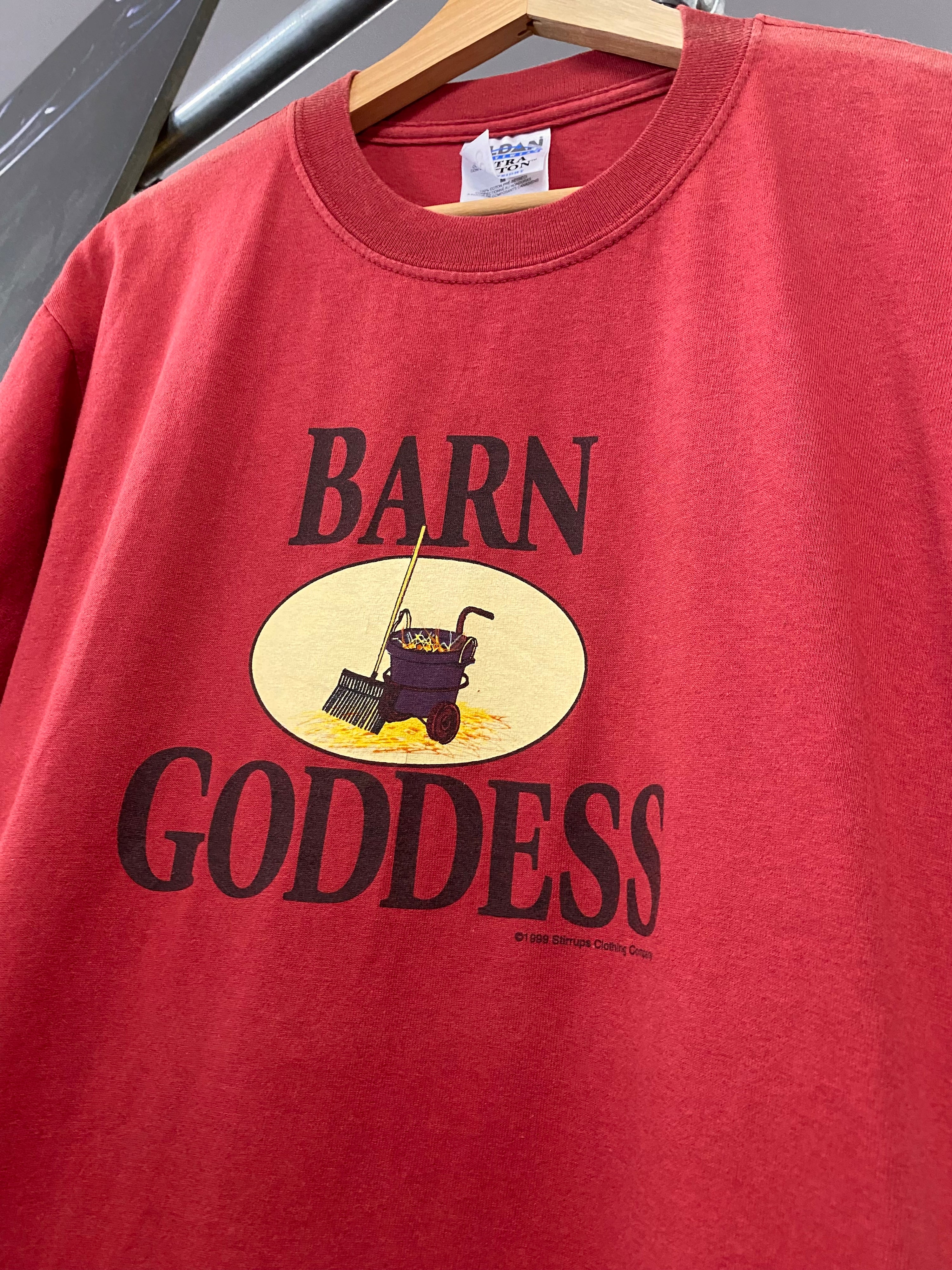 [M] 1999 Barn Goddess Maroon Tee