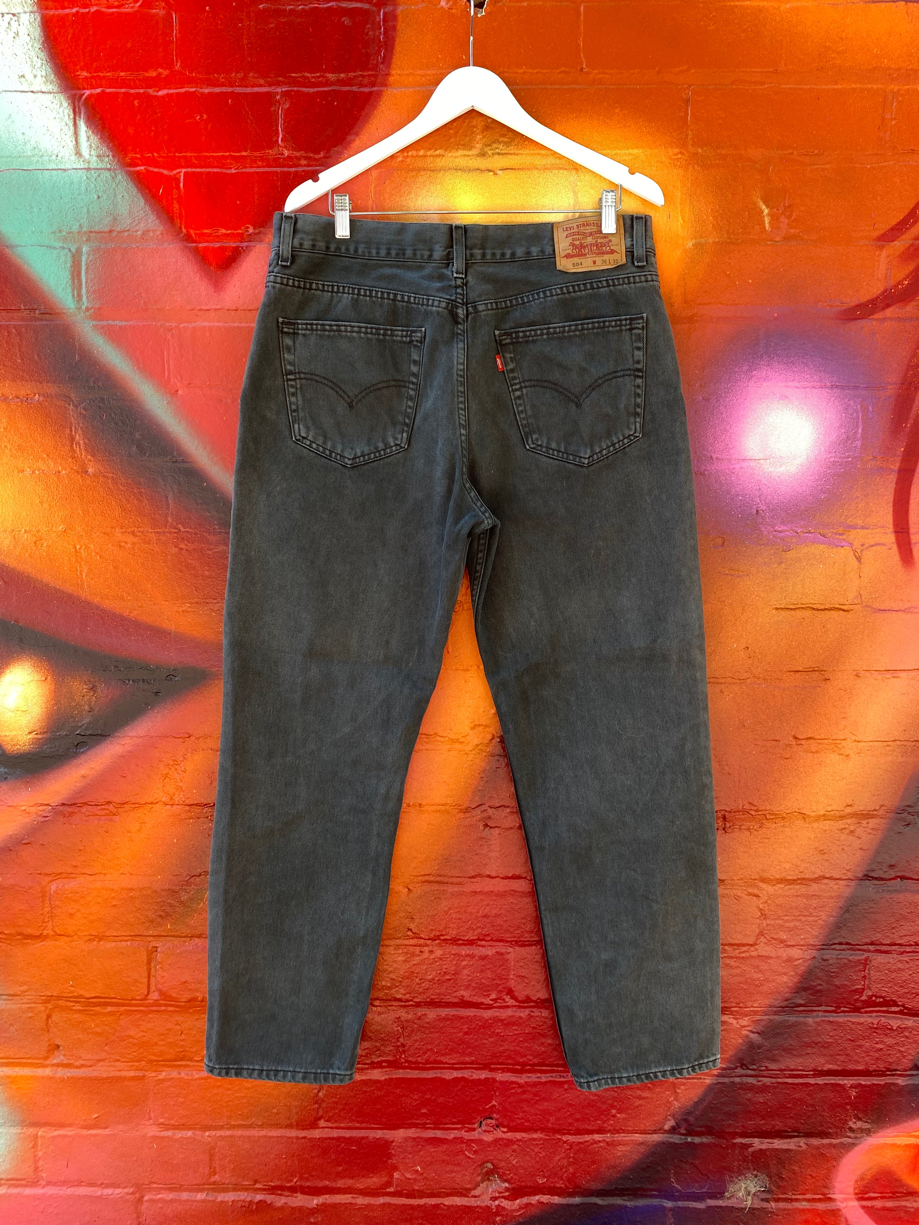 [36] Levi's 504 Black Denim Straight Leg Pants 36x30