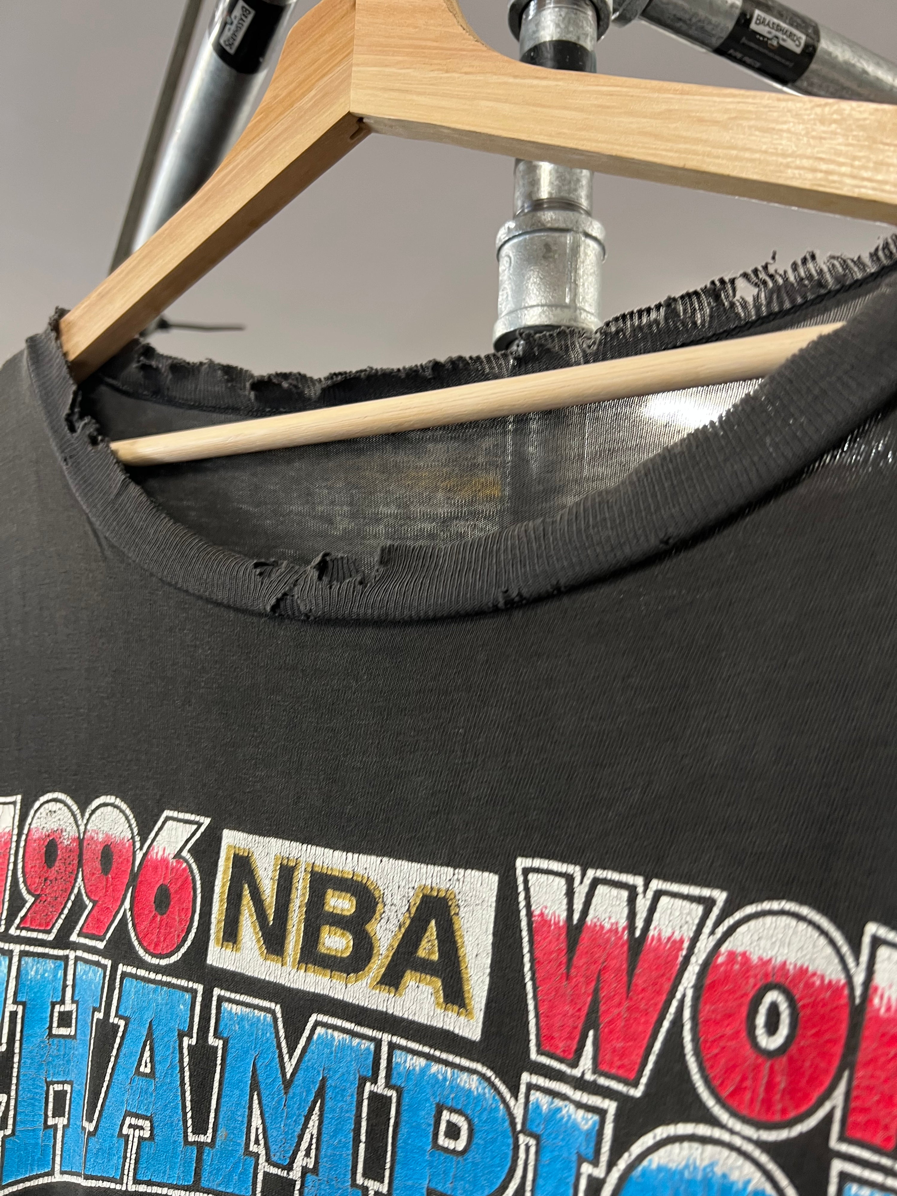 [XL] Distressed 1996 Chicago Bulls NBA Champions Tee