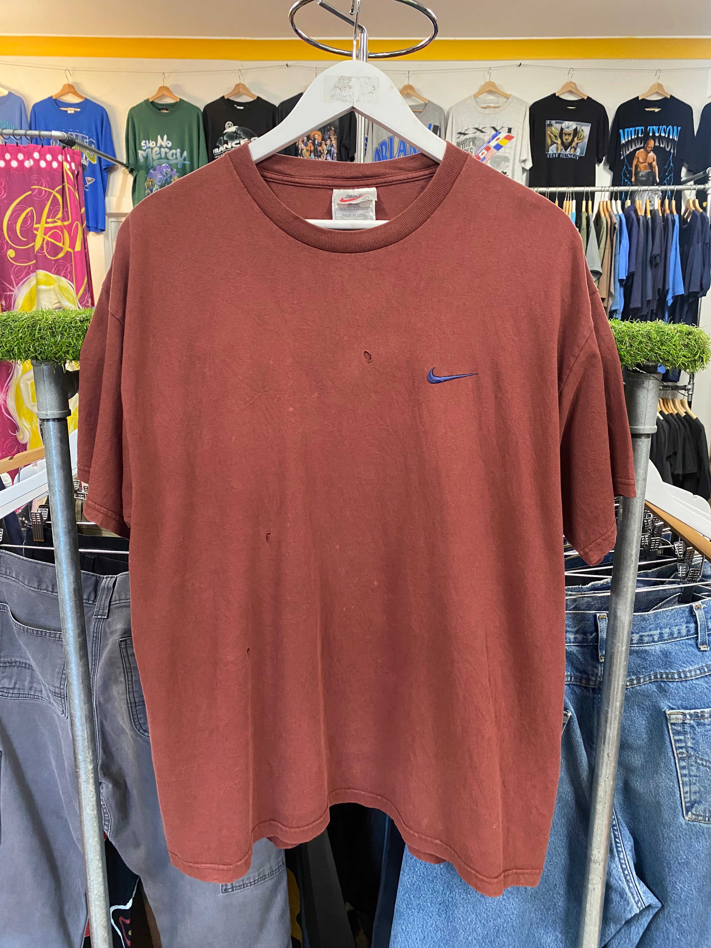 [L] 2000s Nike Distressed Brown Tshirt