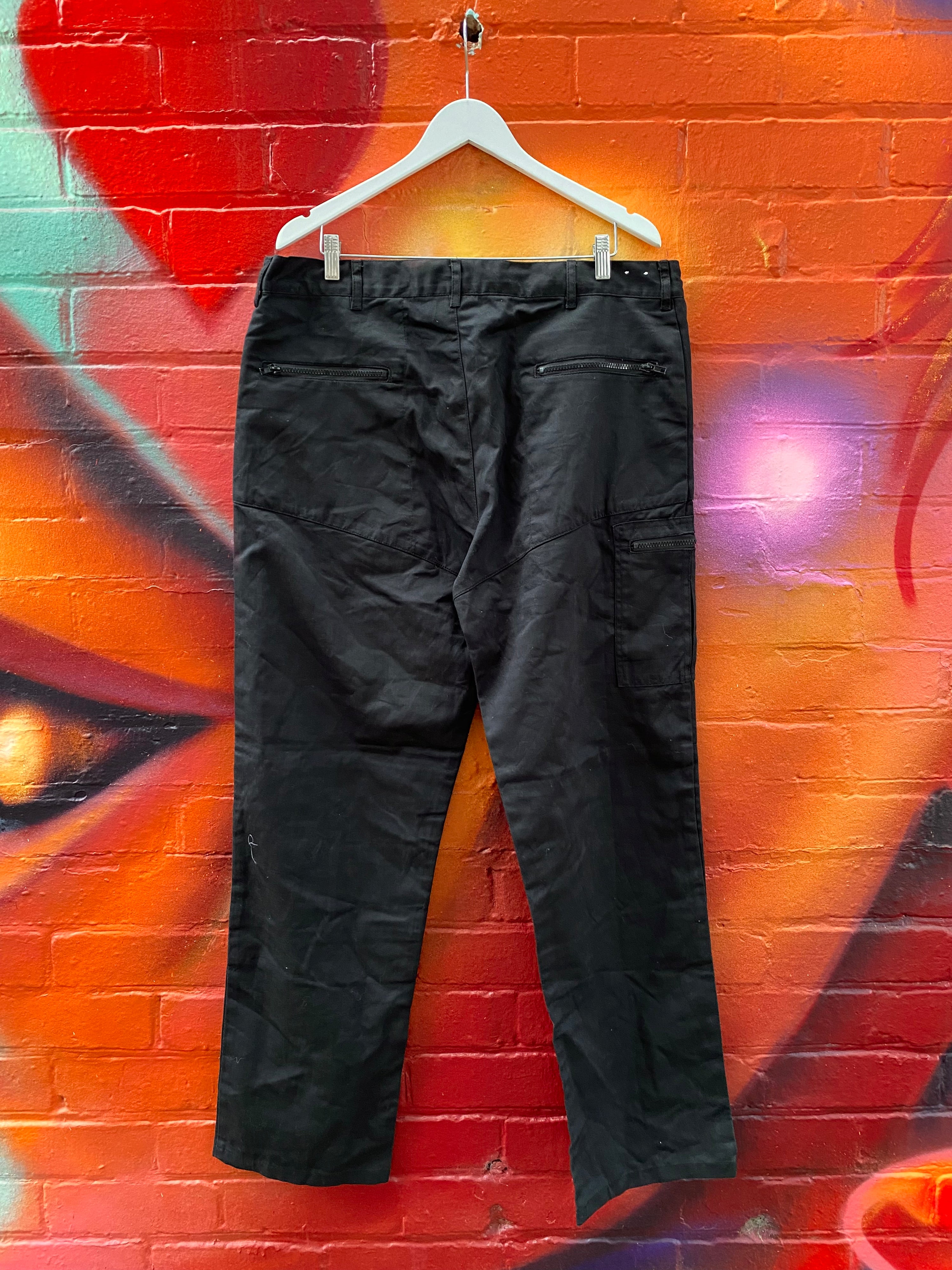 [40] Dickies Black Zip-Pocket Work Pants D185