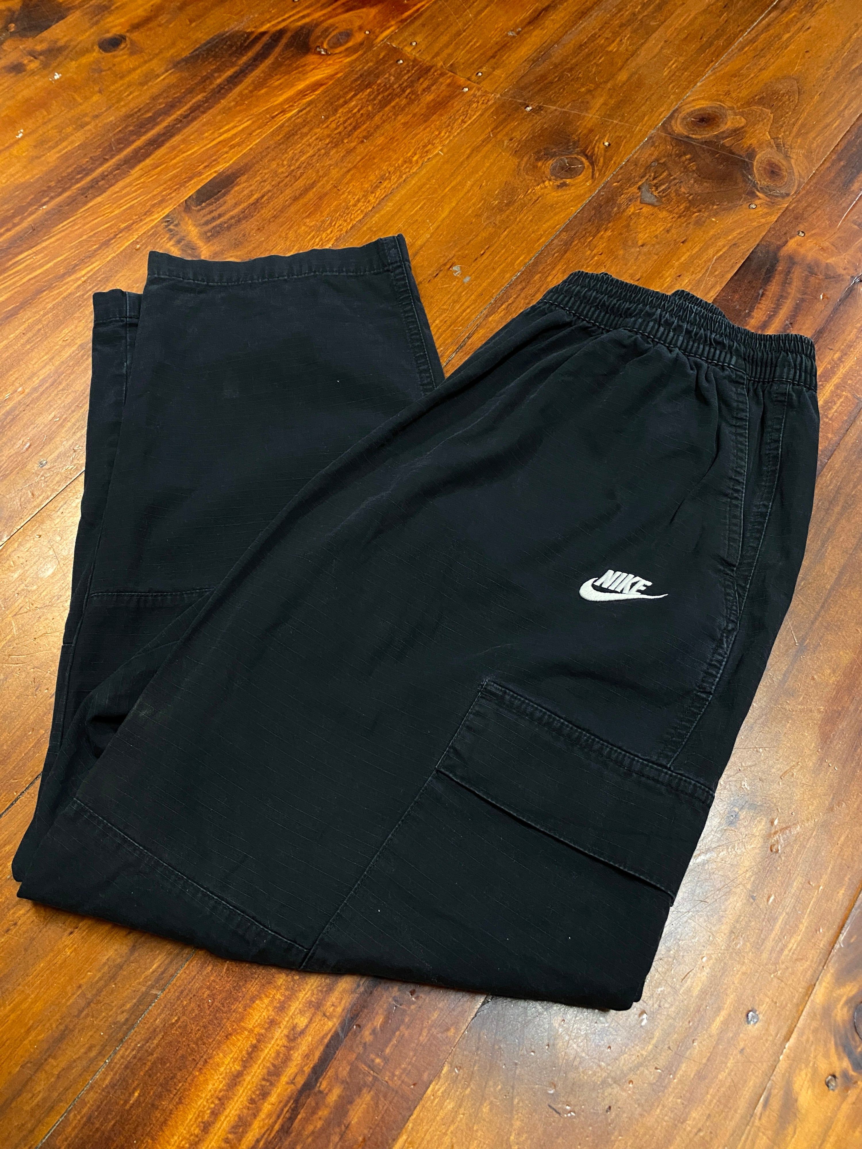 L - Nike Black Cargo Pants Elastic Waist