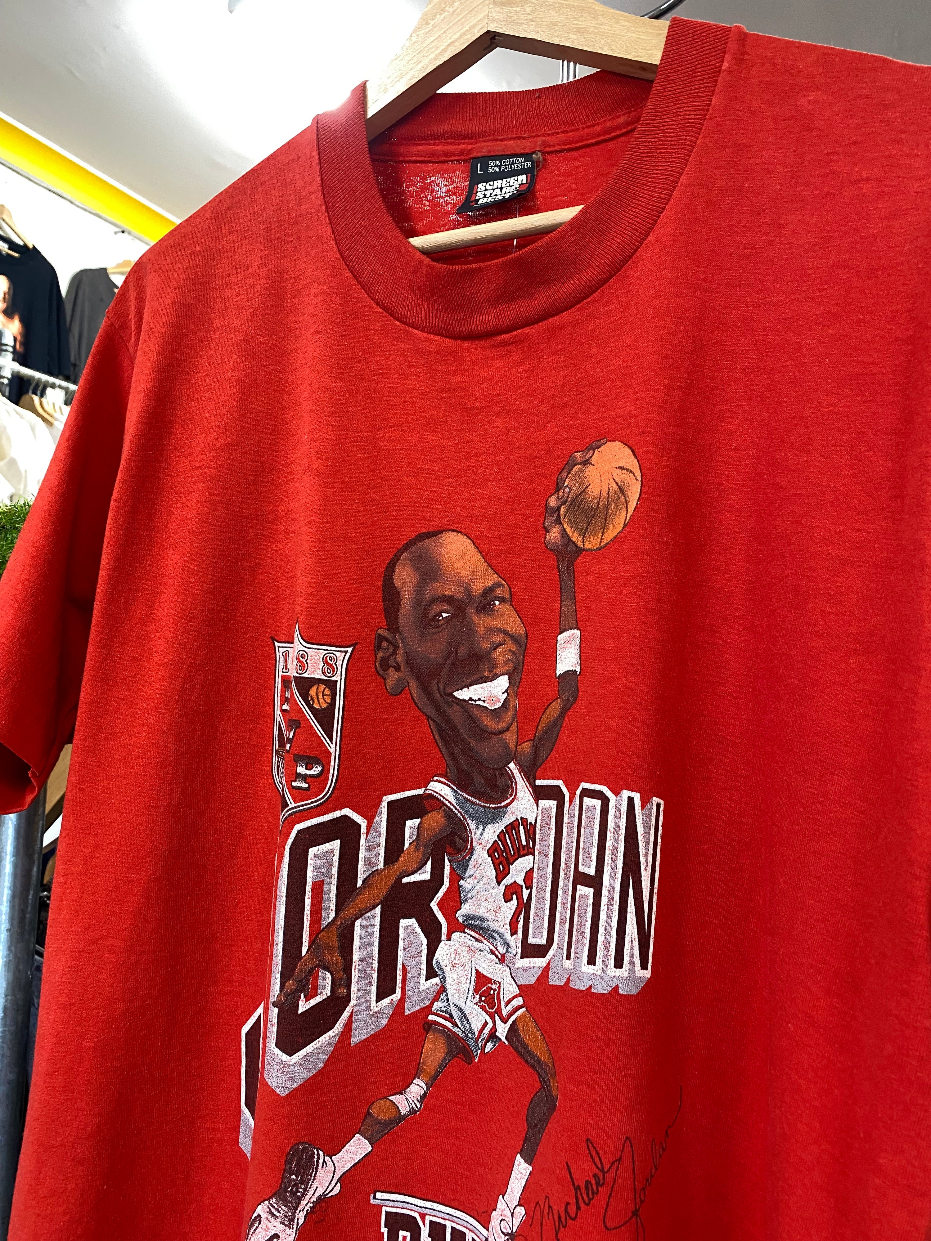 [L] 1988 Michael Jordan Chicago Bulls MVP Red Caricature Tshirt