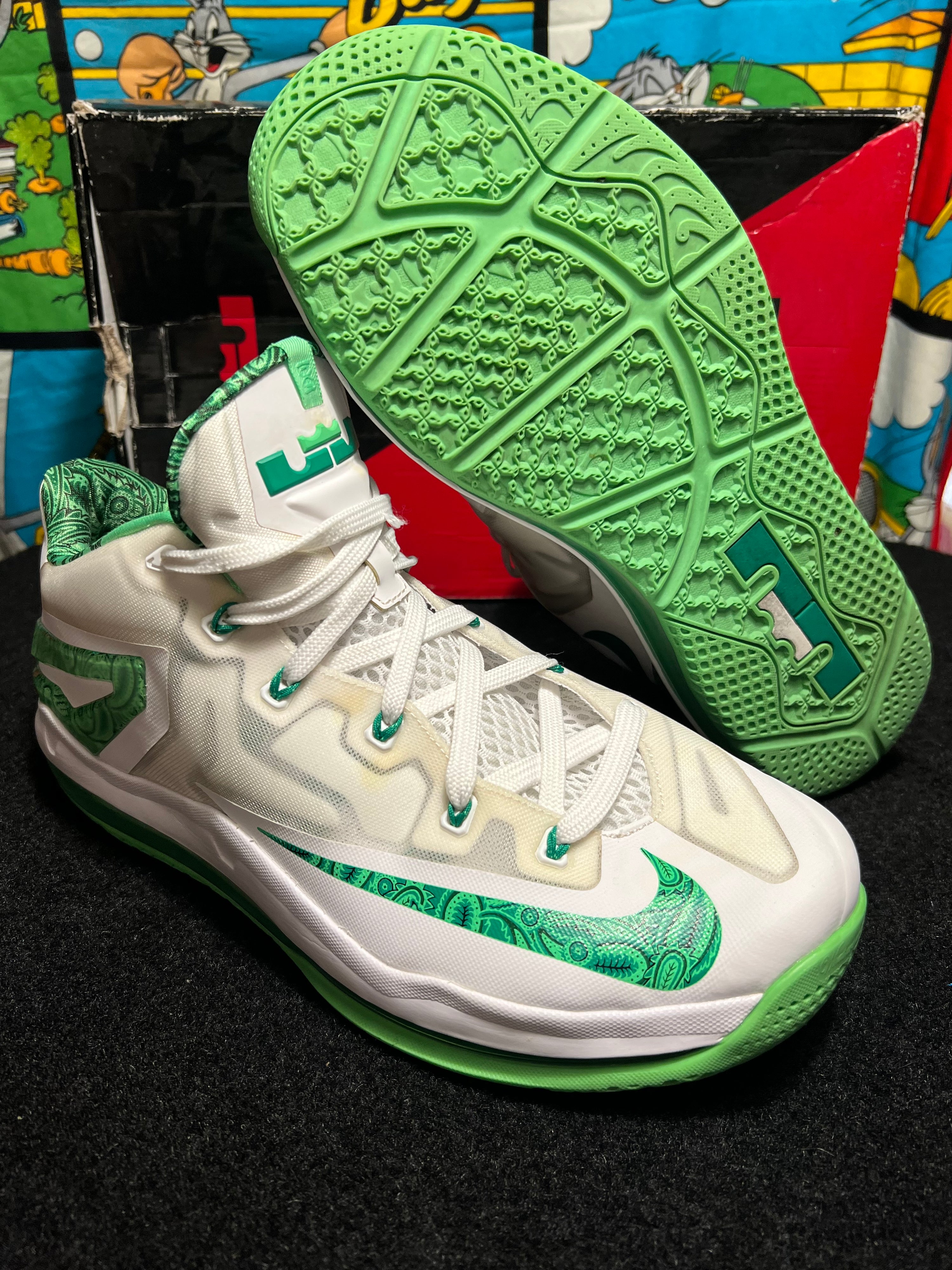 US12 - 2014 Nike Air Max Lebron 11 Low Easter White/Grn USED 642849-100