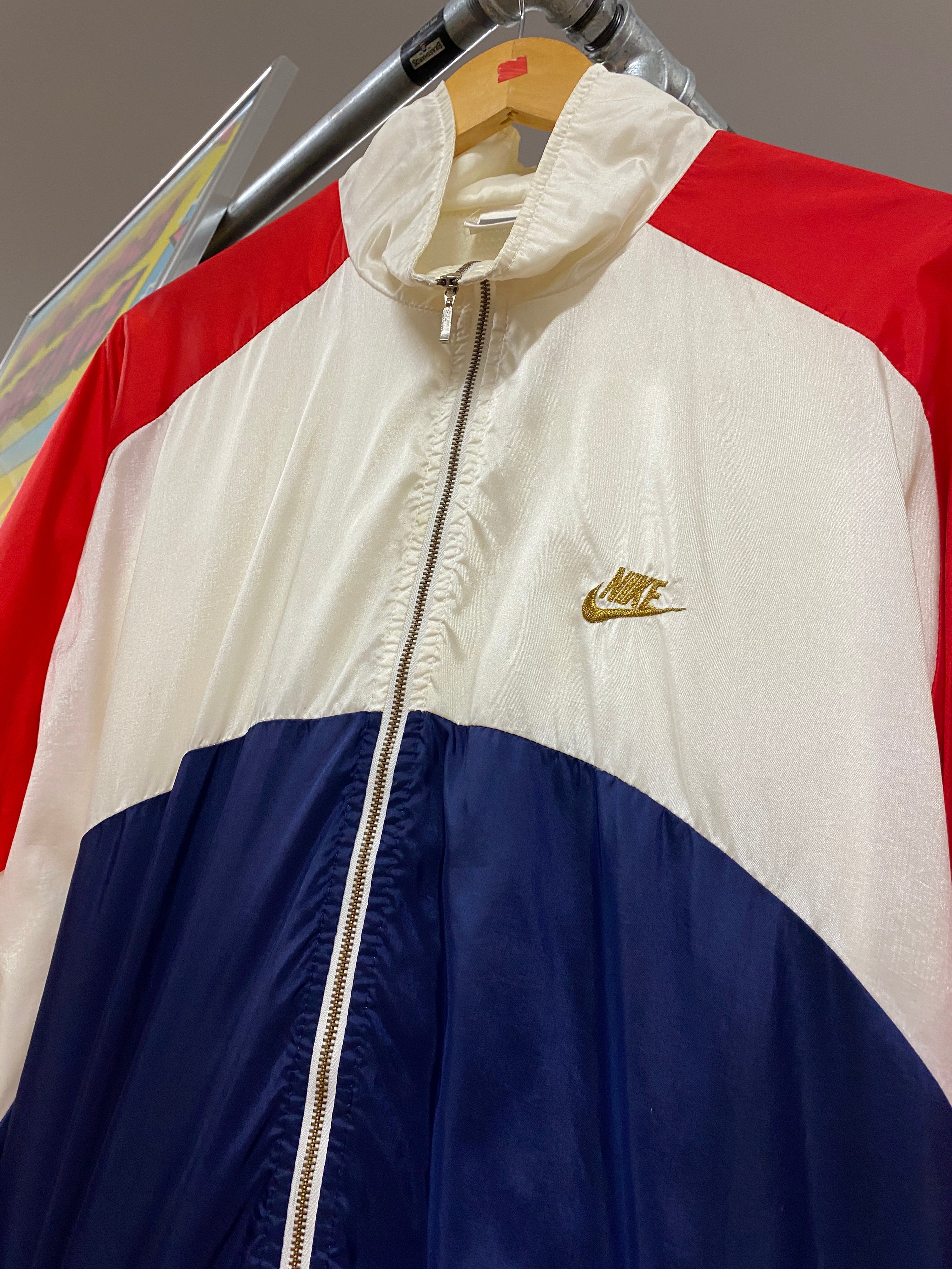 XL - Vintage Nike International Jacket White/Blue, Red Sleeves