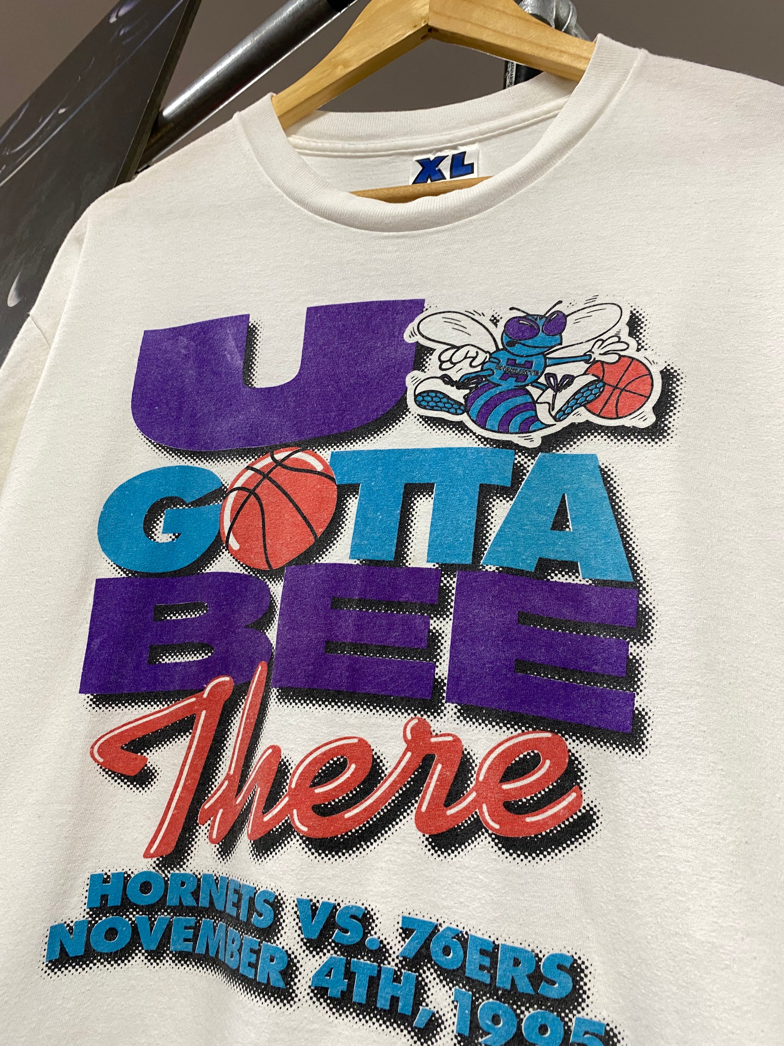 XL - 1995 Charlotte Hornets U Gotta Bee There DS