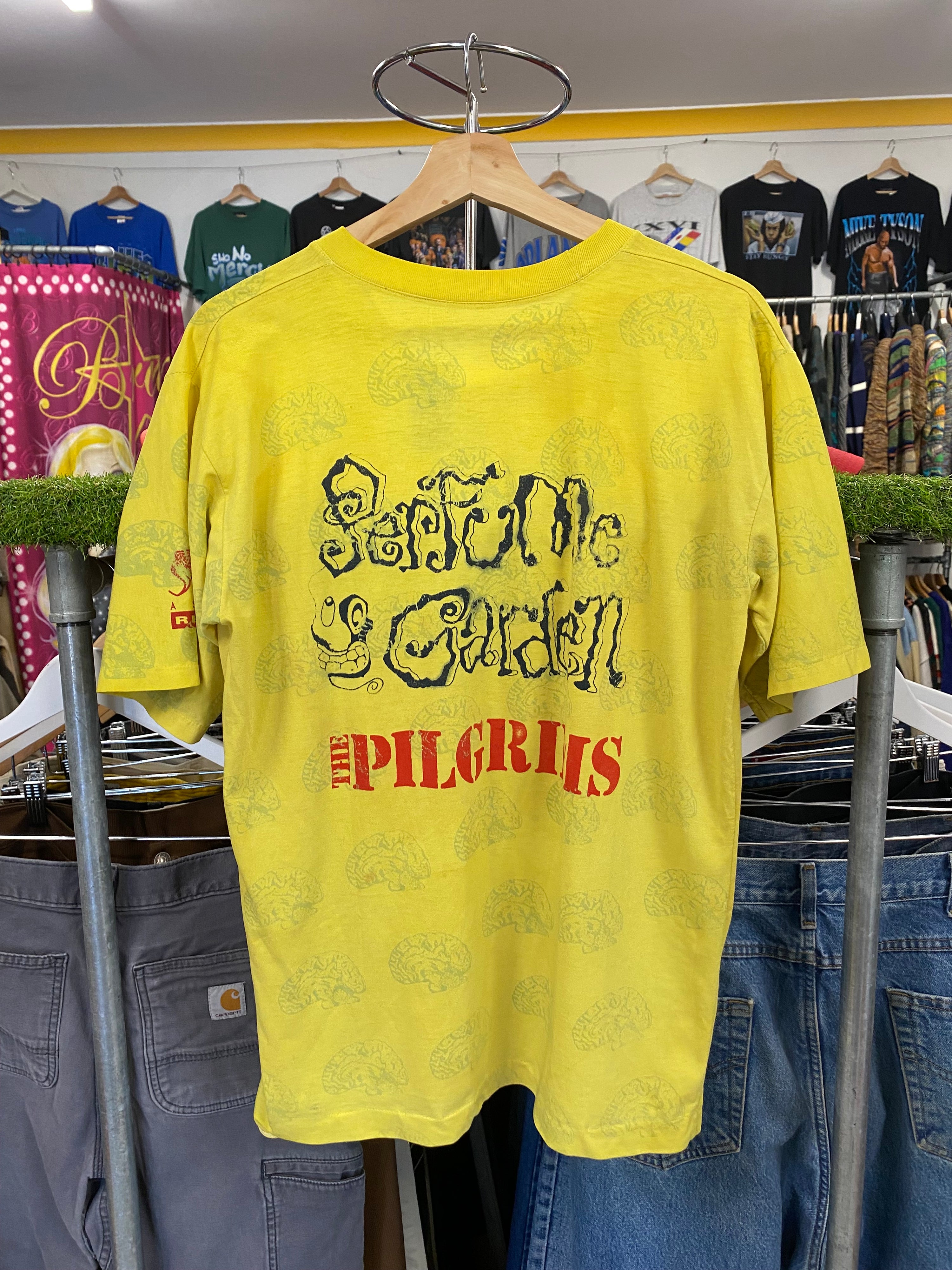 [M] Vintage 'The Pilgrims' Perfume And Garden All Over Print Tshirt