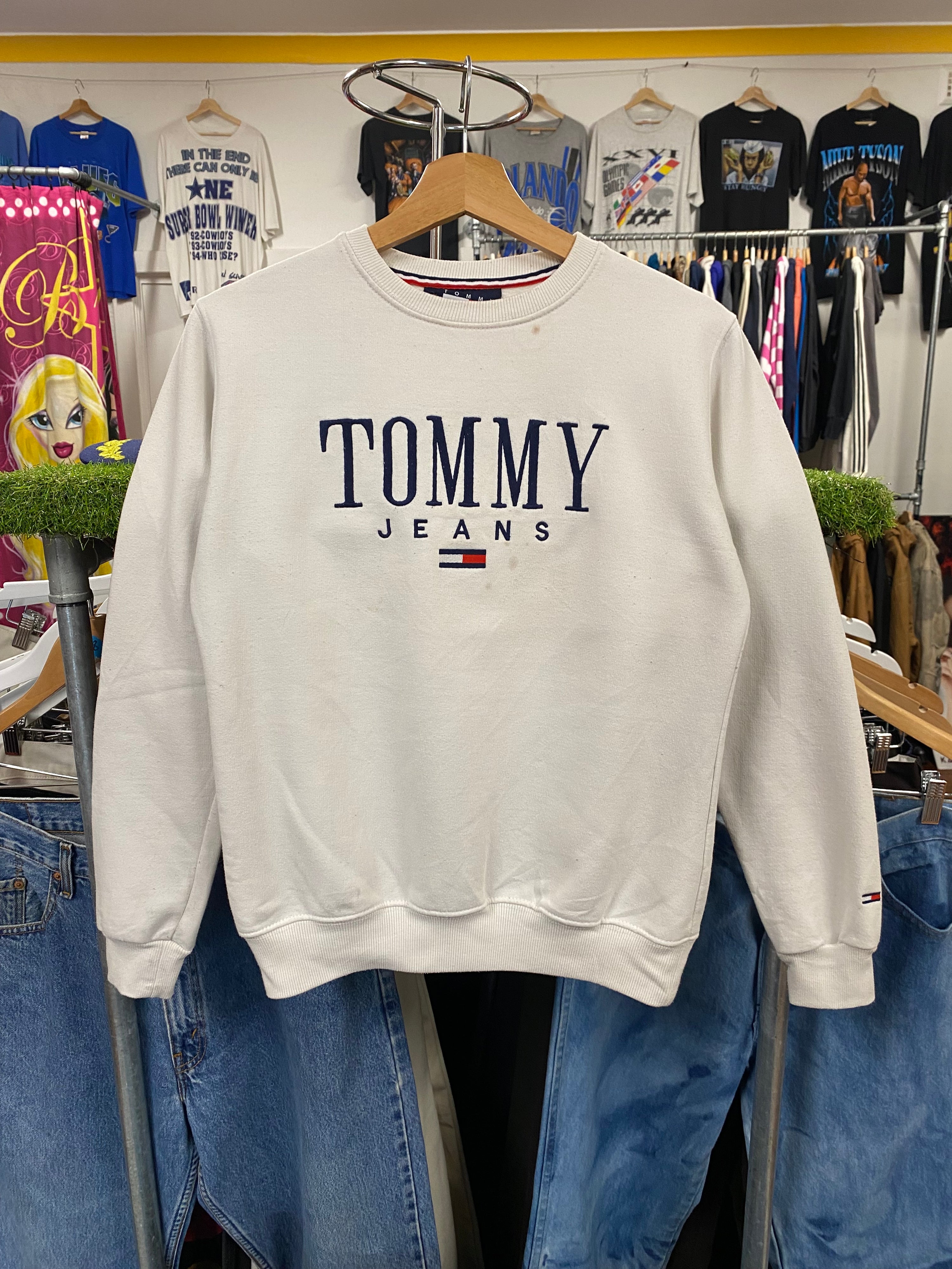 [S] Tommy Jeans White Embroidered Logo Jumper