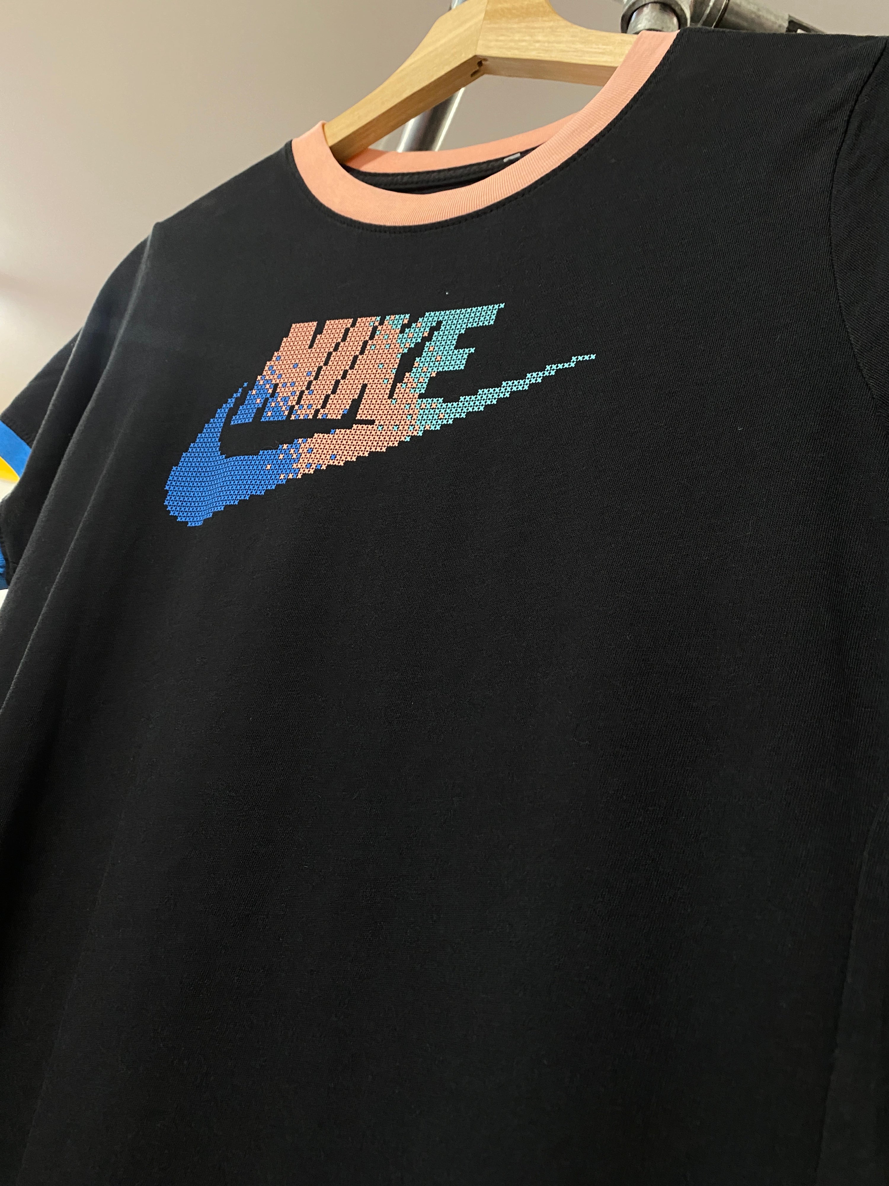 XL - Nike Colorful X Stitched Front Print