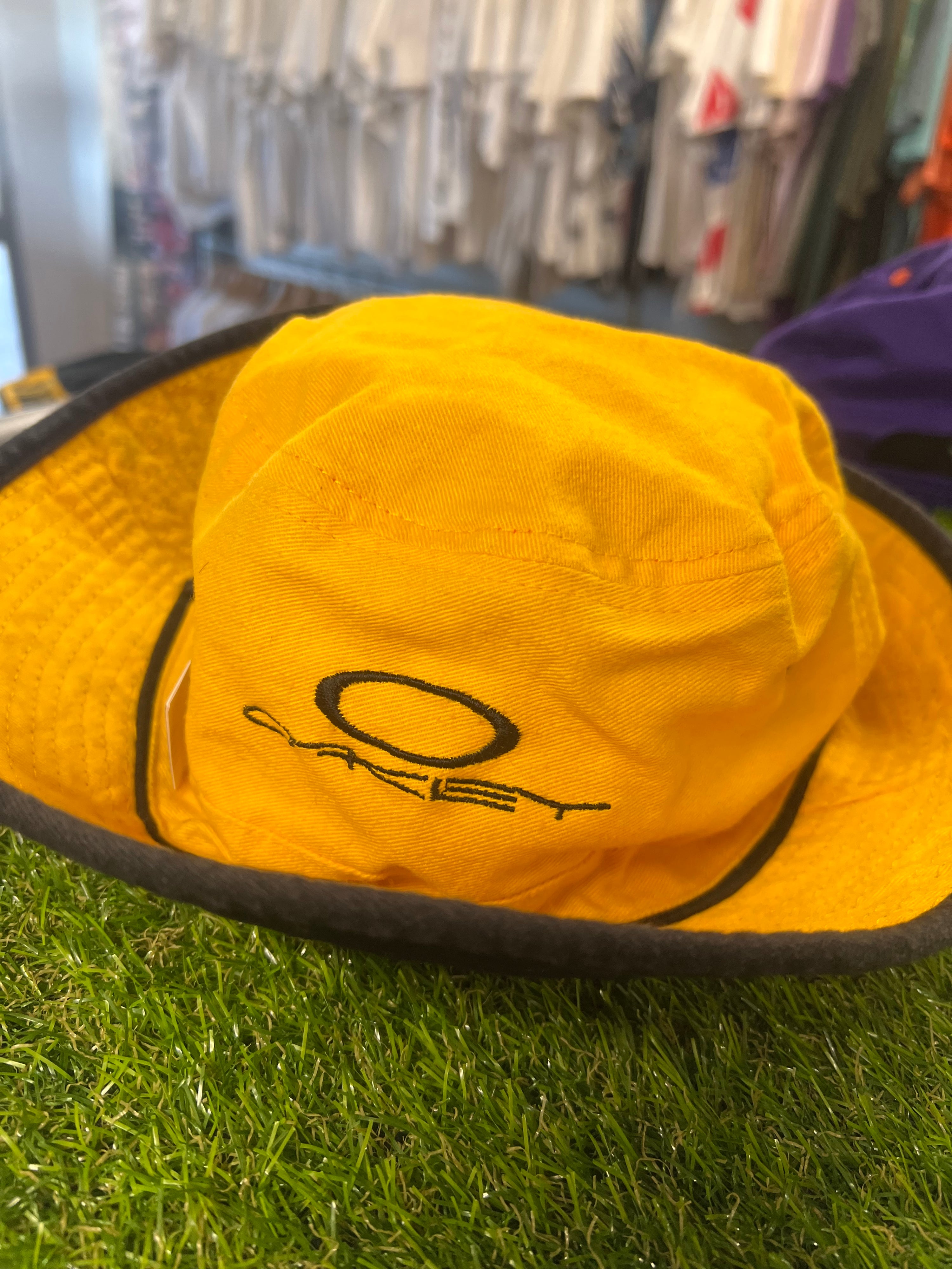 Y2K Oakley Reversable Black/Yellow Bucket Hat
