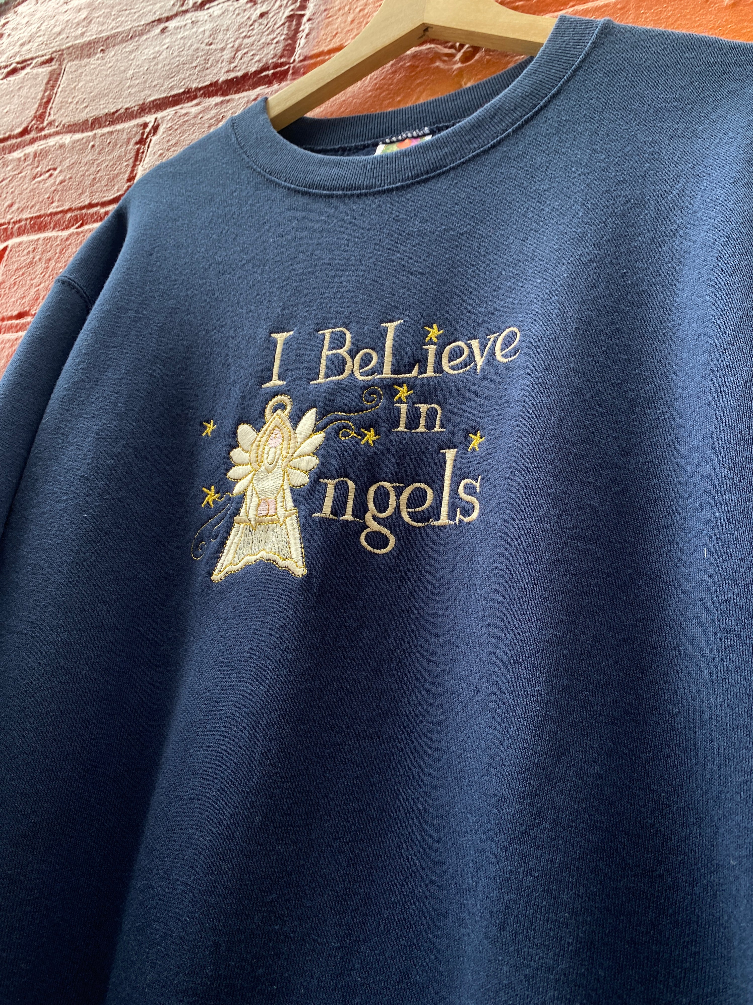 M - Embroidered 'I Believe In Angels' Jumper