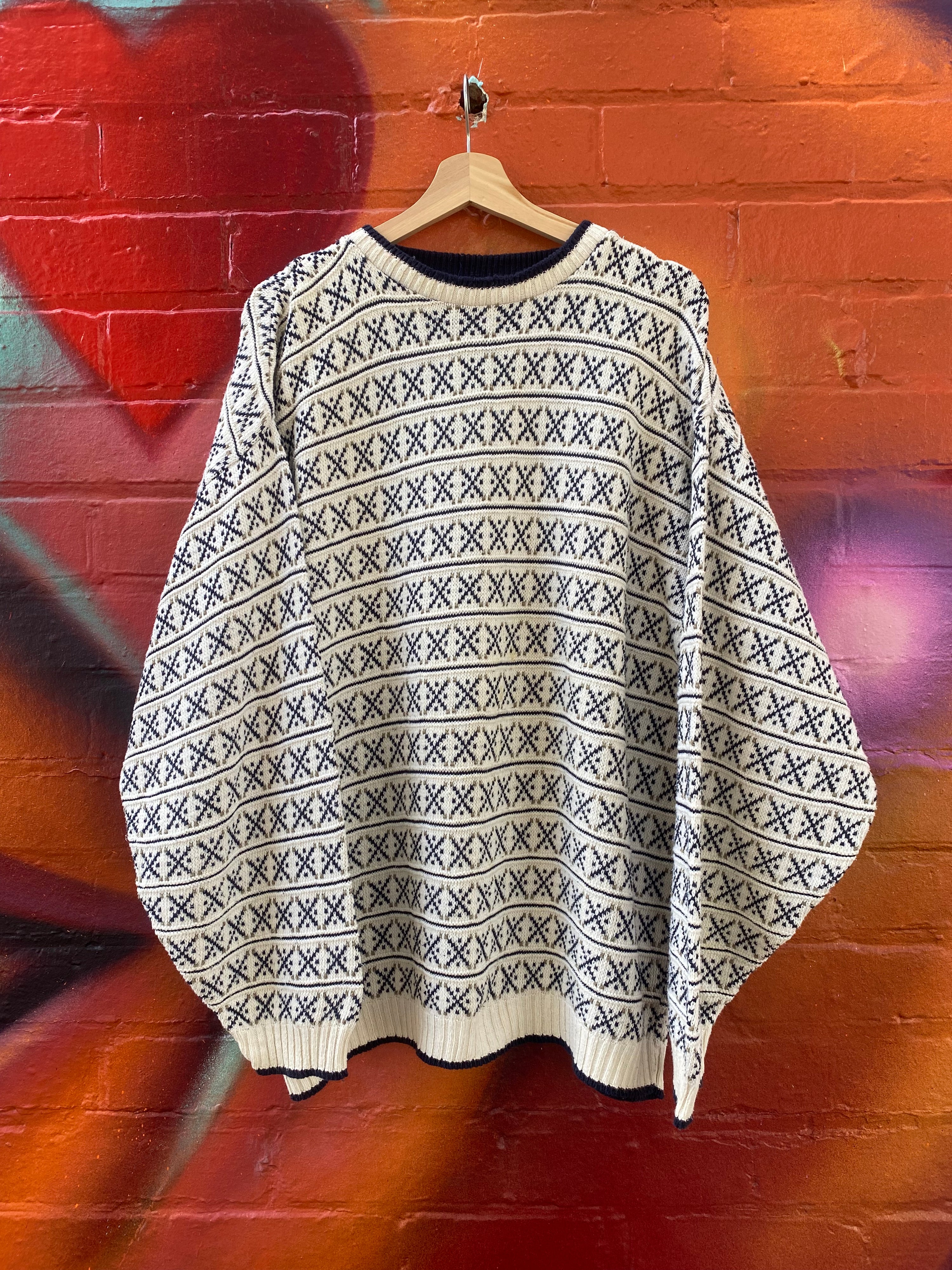 [L] Trader Bay Cream w/ Navy 'X' Design