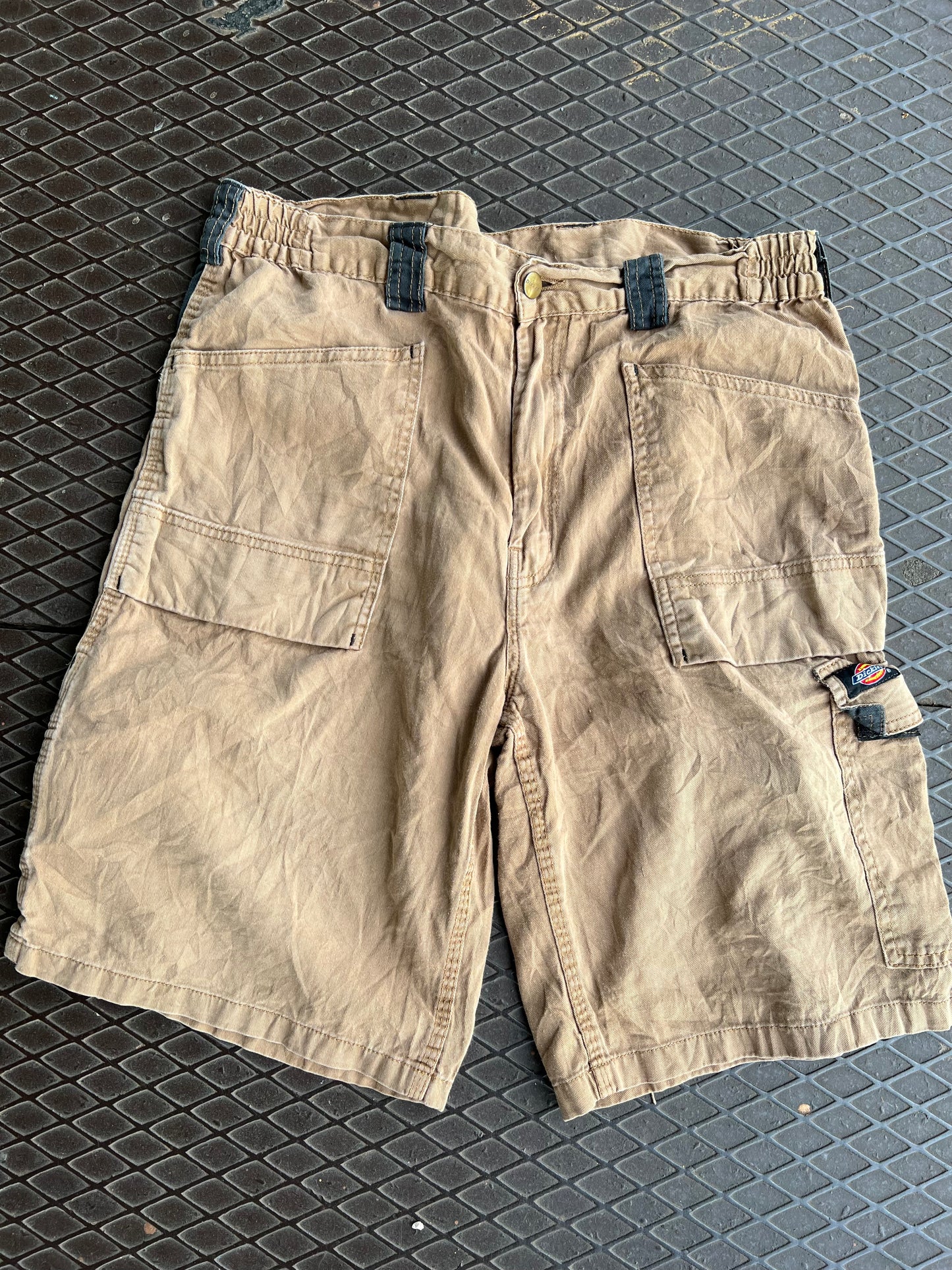 36 - Dickies Brown/Black Accents Cargo Shorts