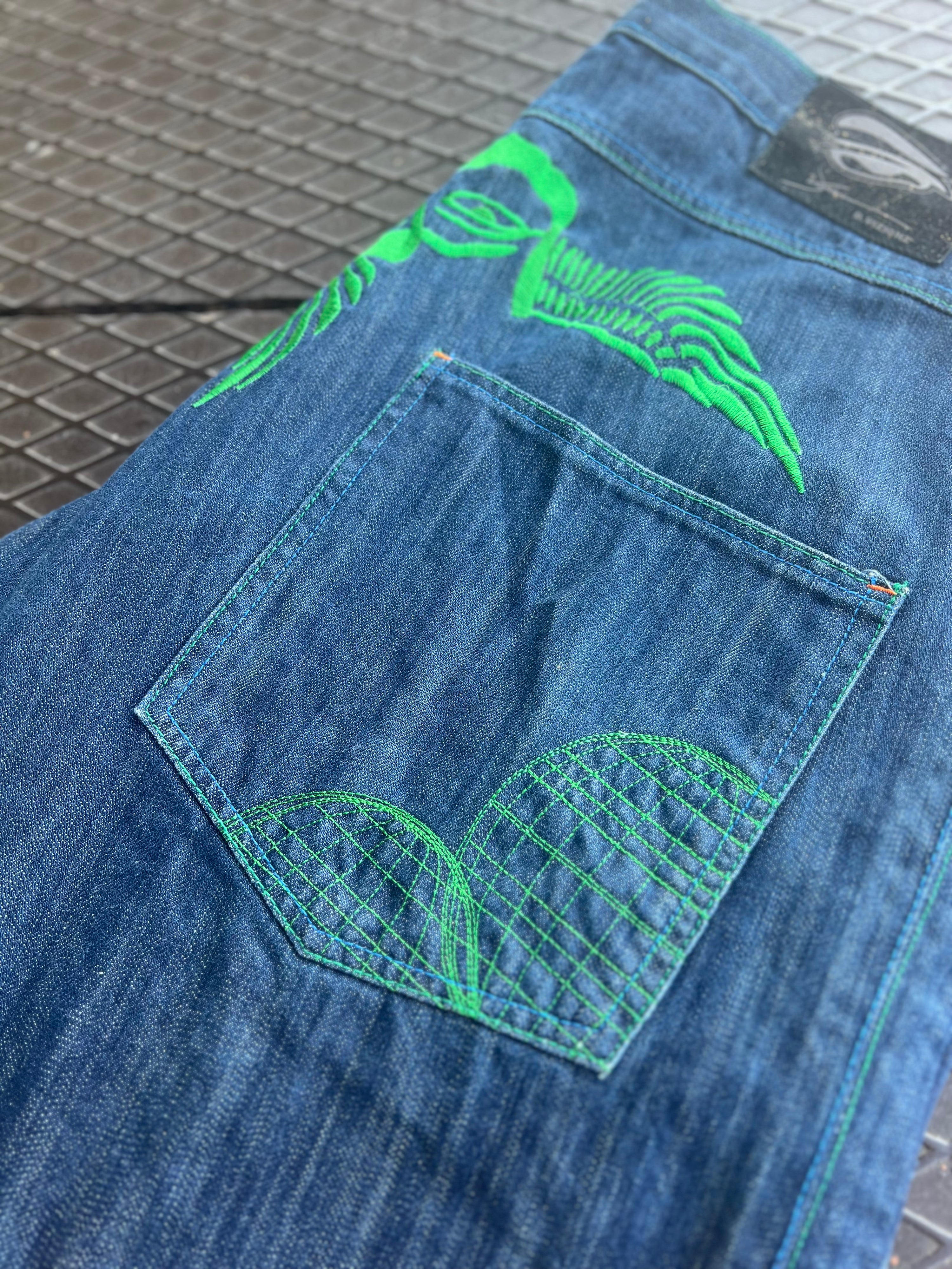 40 - D.Vizionz Embroidered Lion Rear Shorts
