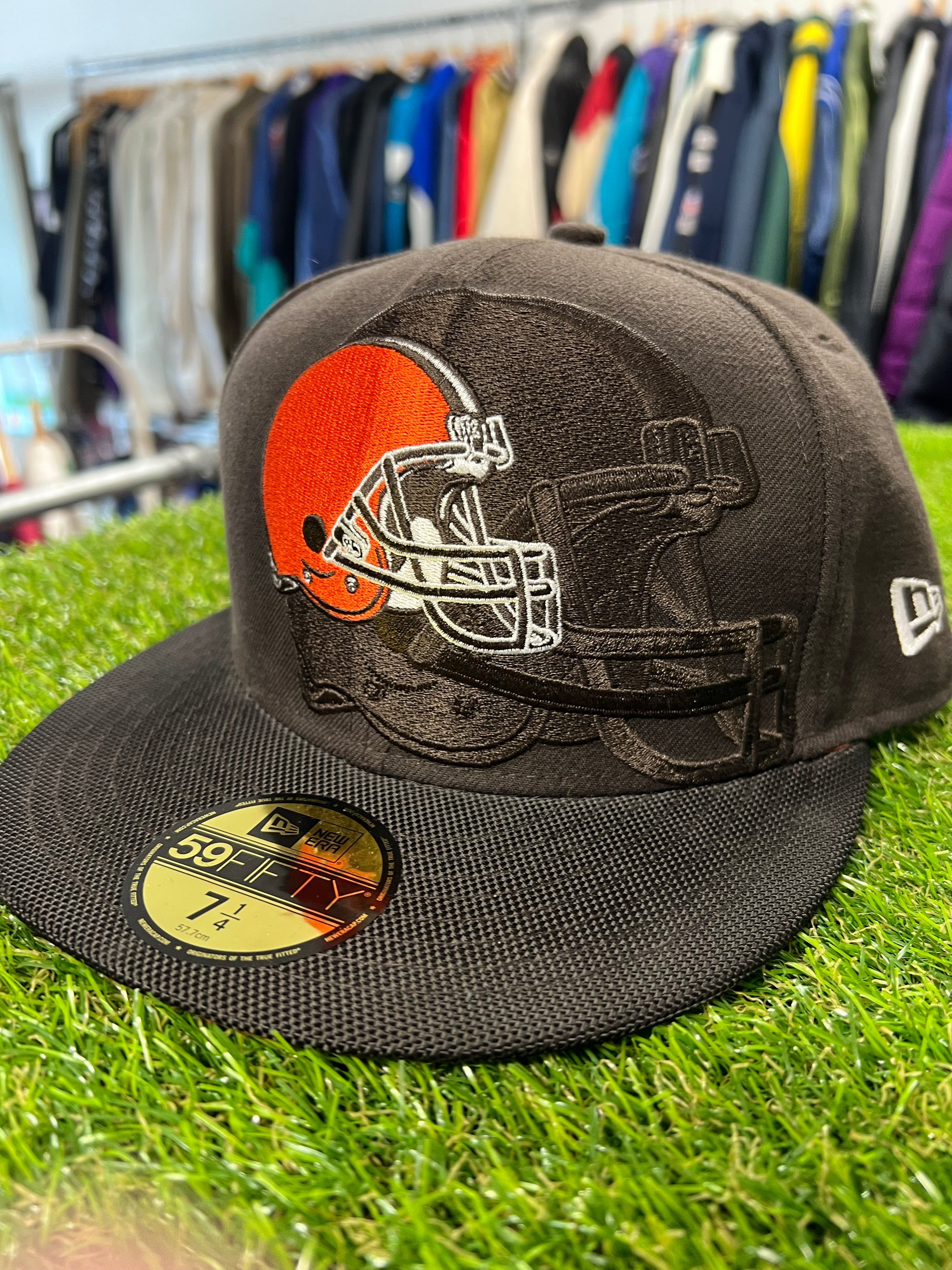 [7.25] Cleveland Browns Helmet Fitted Hat