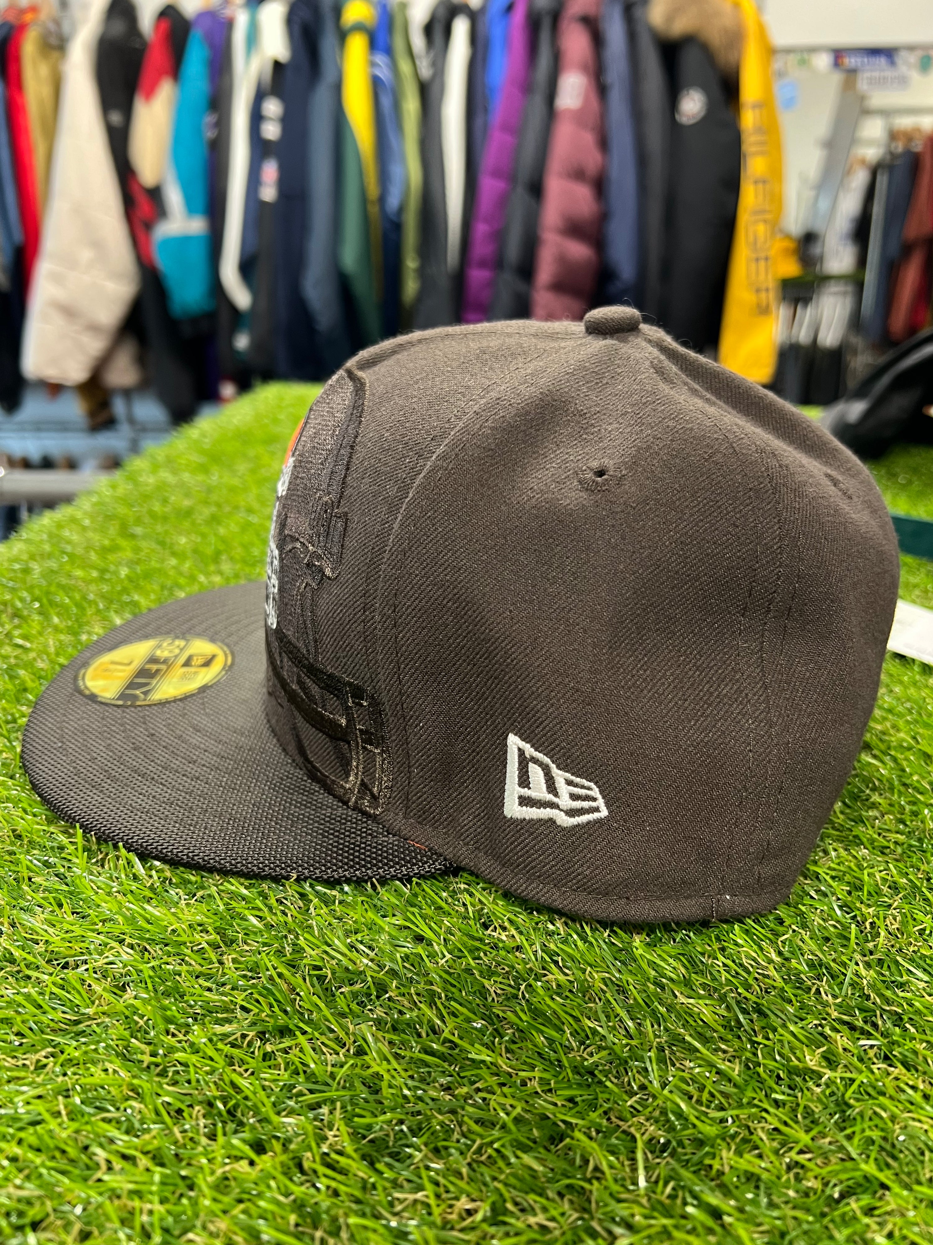[7.25] Cleveland Browns Helmet Fitted Hat