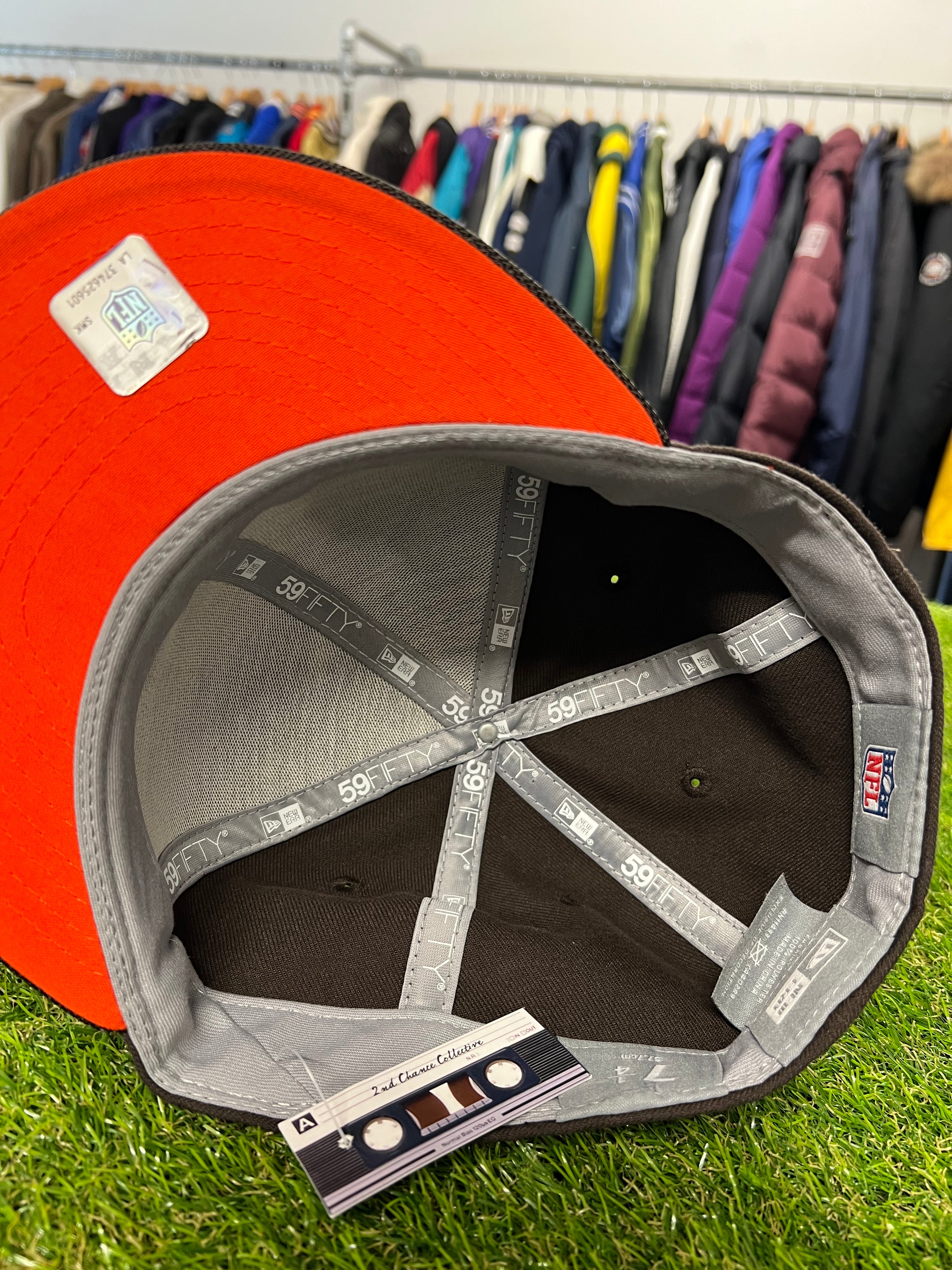 [7.25] Cleveland Browns Helmet Fitted Hat