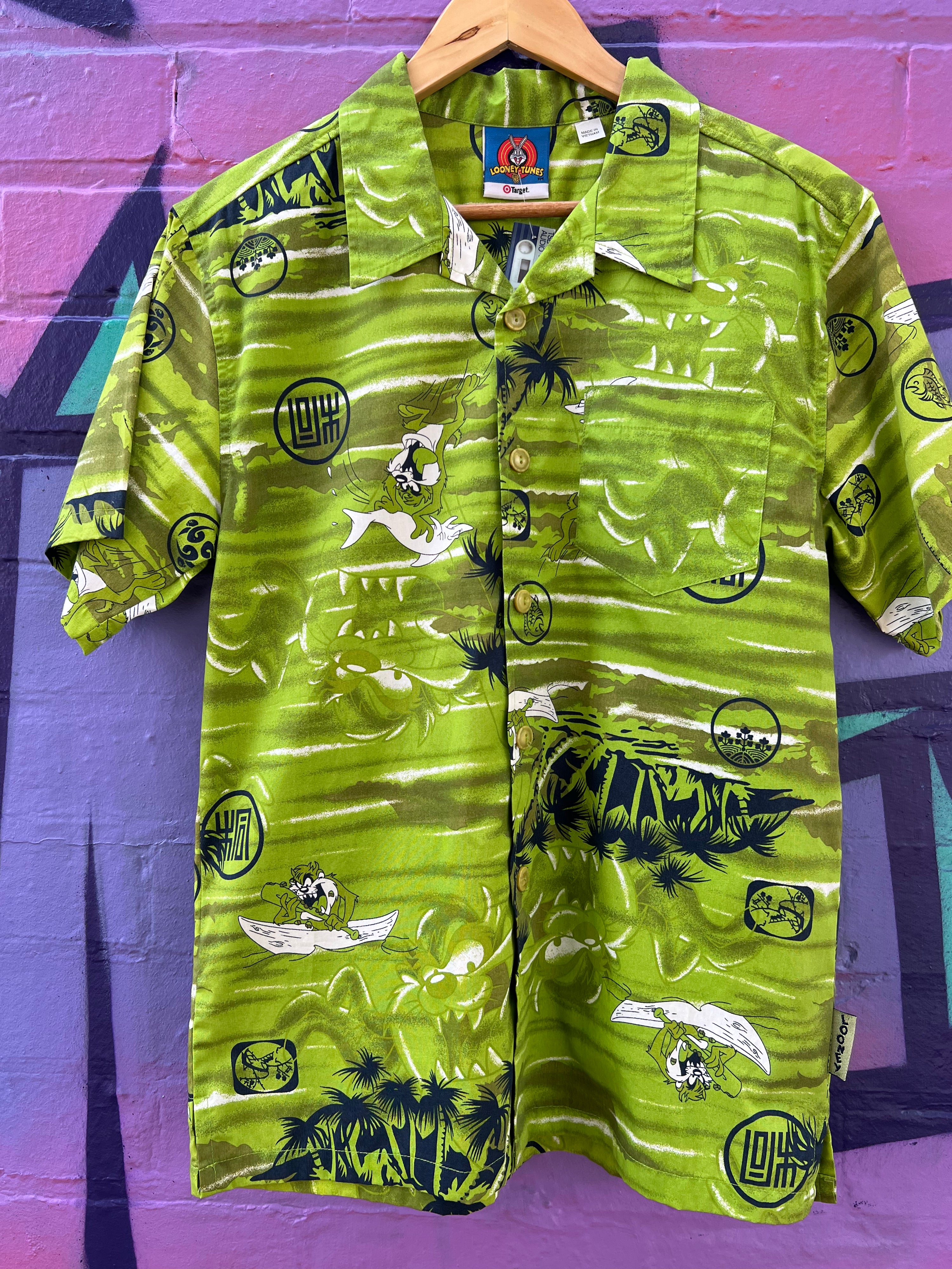 M - 2000 Looney Tunes x Target SS Button Up Green
