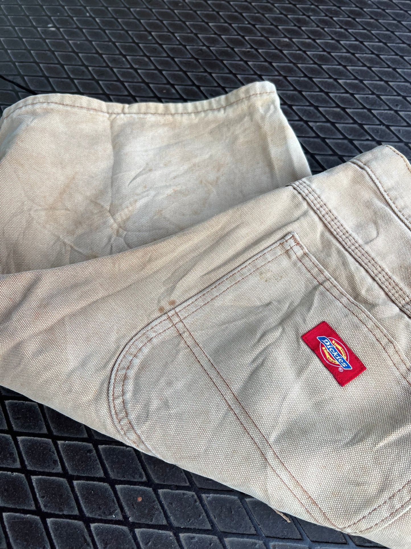 34 - Dickies Relaxed Fit Beige Carpenter Shorts