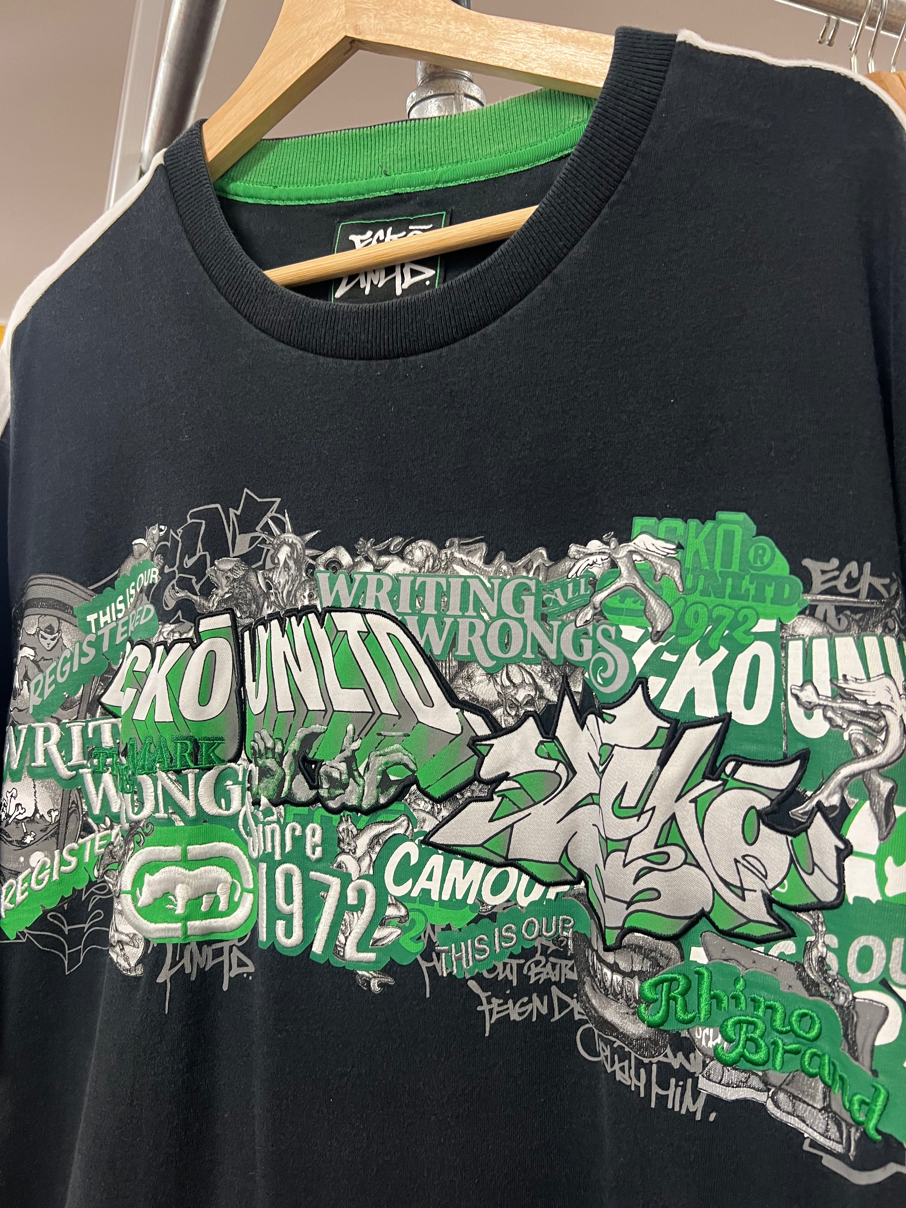 2XL - 2000s ECKO Heavily Embroidered Writing All Wrongs Black Tee