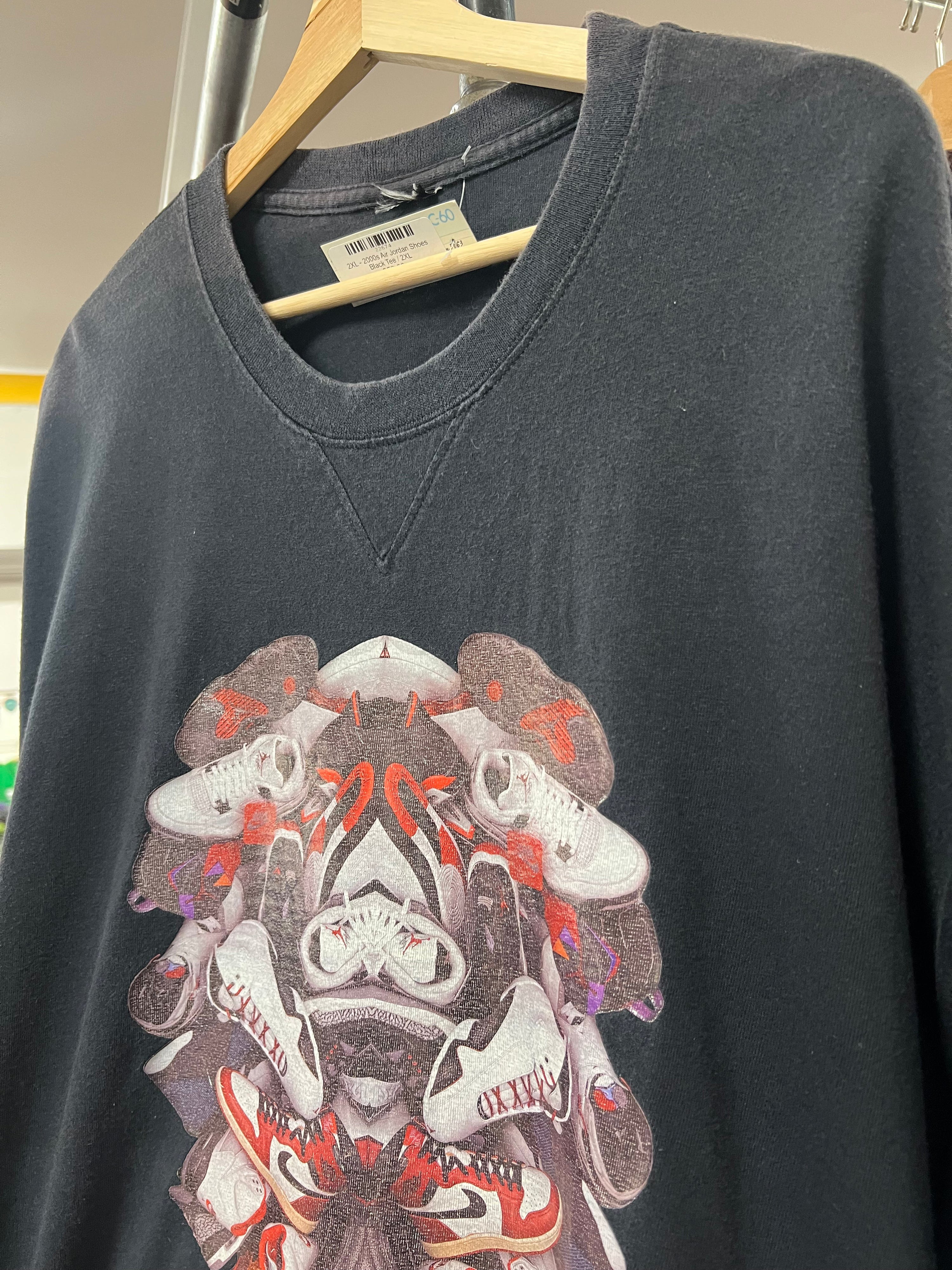 2XL - 2000s Air Jordan Shoes Black Tee