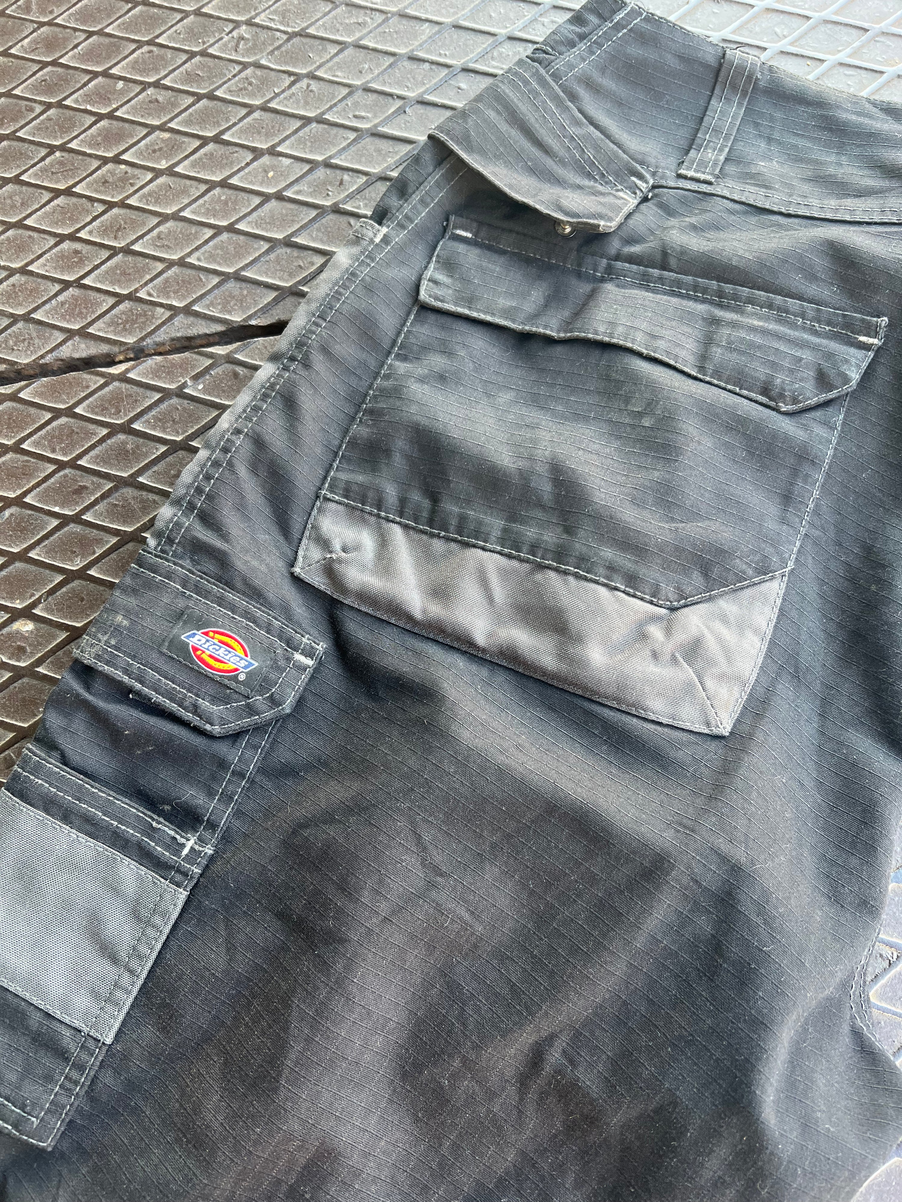 36 - Dickies Cordura Cargo Shorts Black/Grey Accents