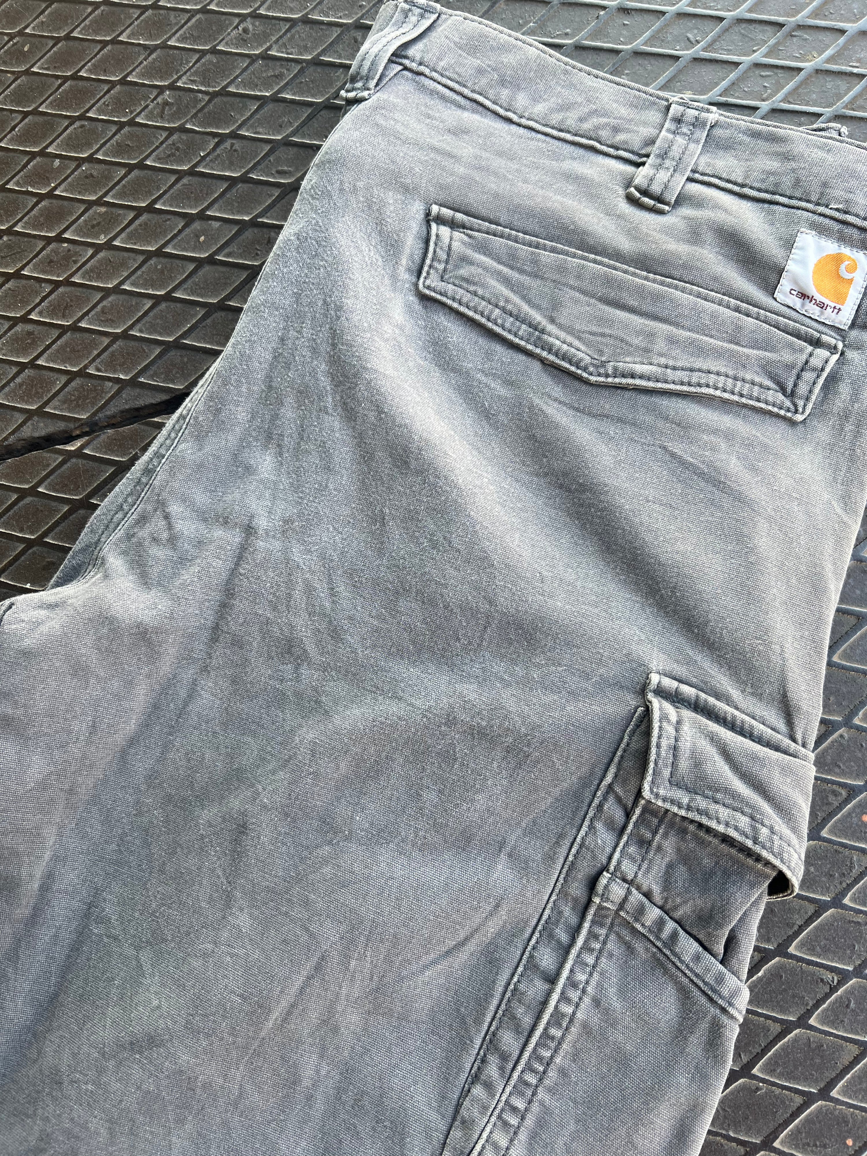 38 - Carhartt Cargo Shorts Faded Grey