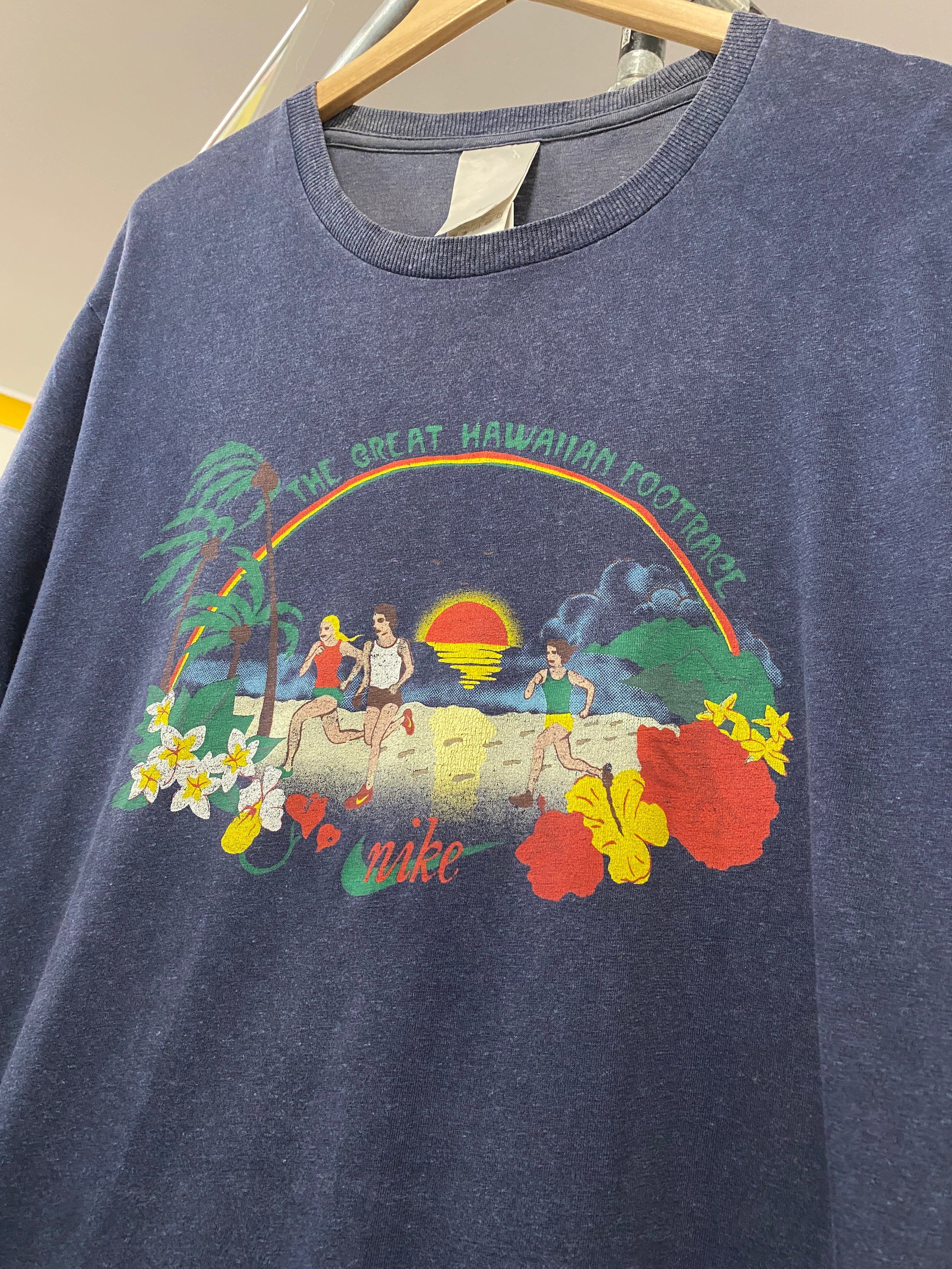XL - 2000s Nike The Great Hawaiian Footrace Tee