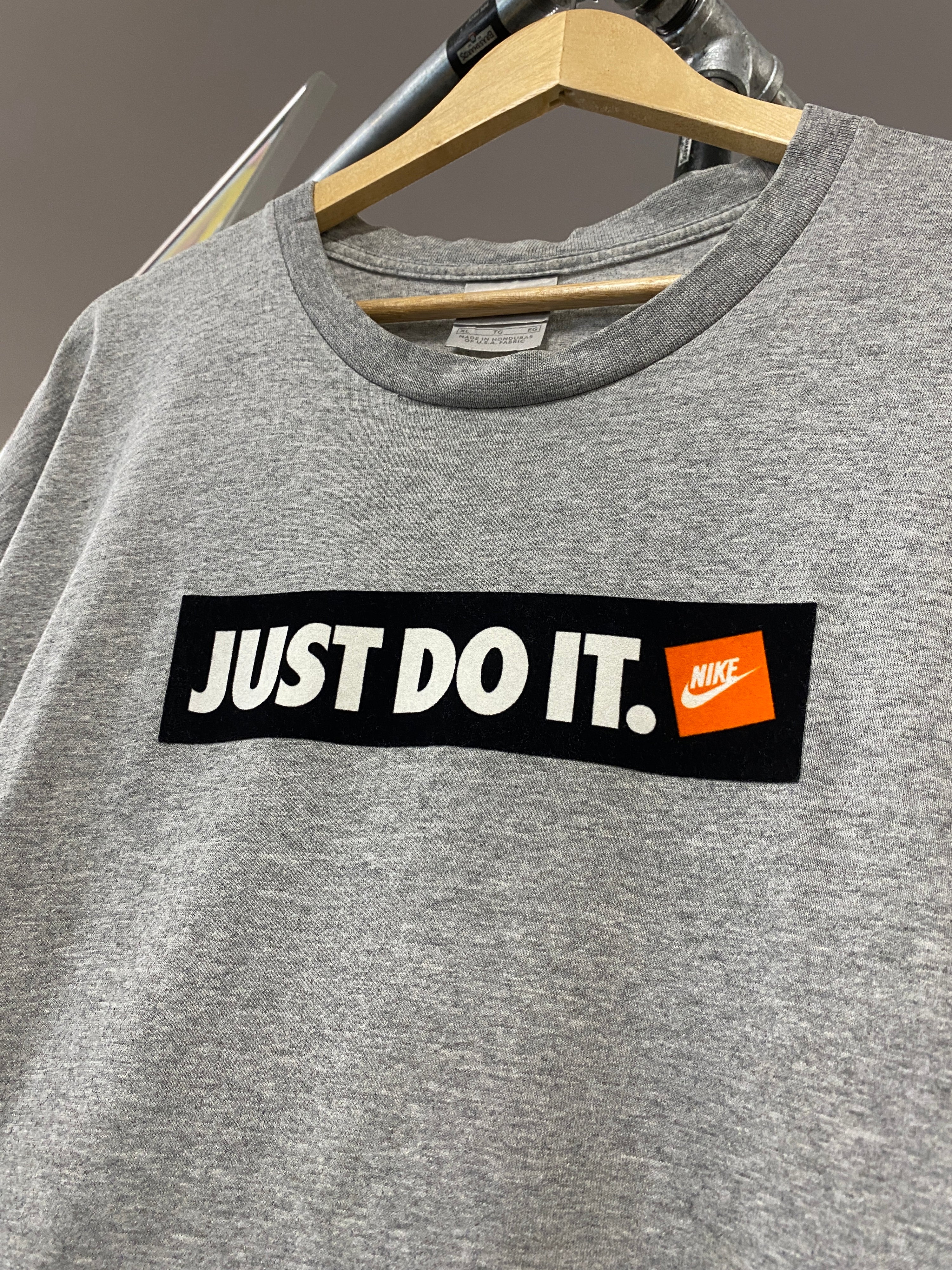 XL - 2000s Nike Just Do It Felt Box Logo Grey Tee