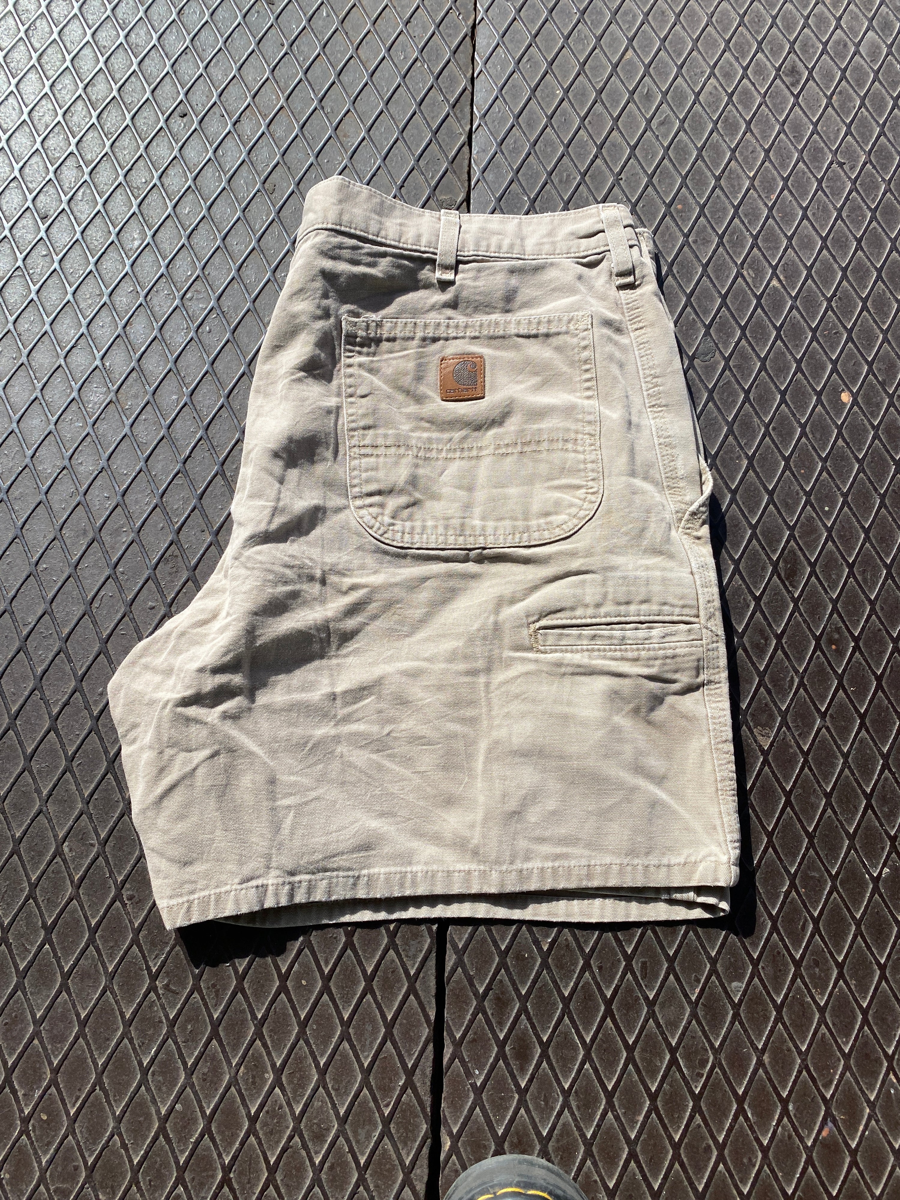 40 - Carhartt Tan Shorts S244