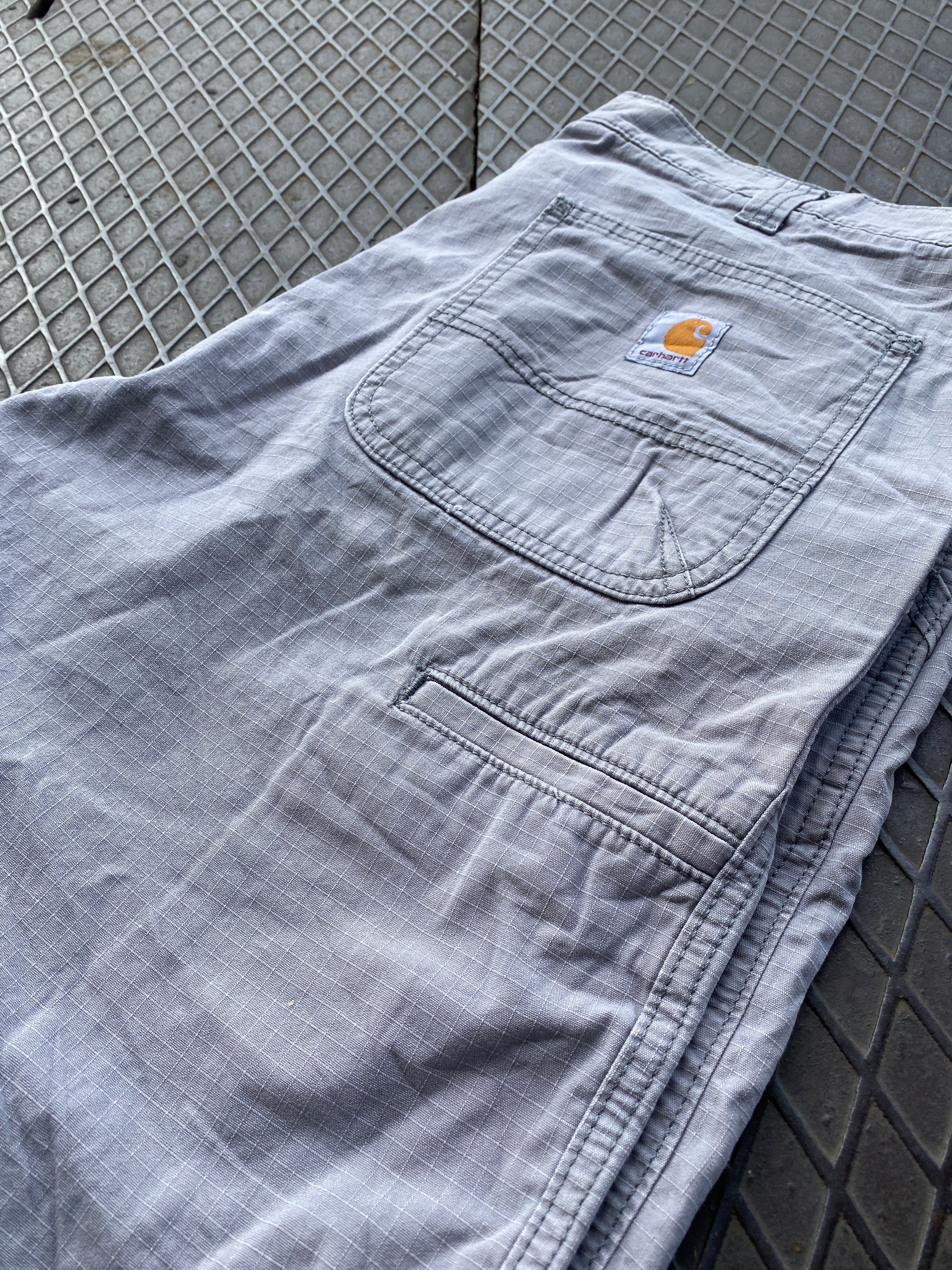 38 - Carhartt Relaxed Fit Grey Shorts S237