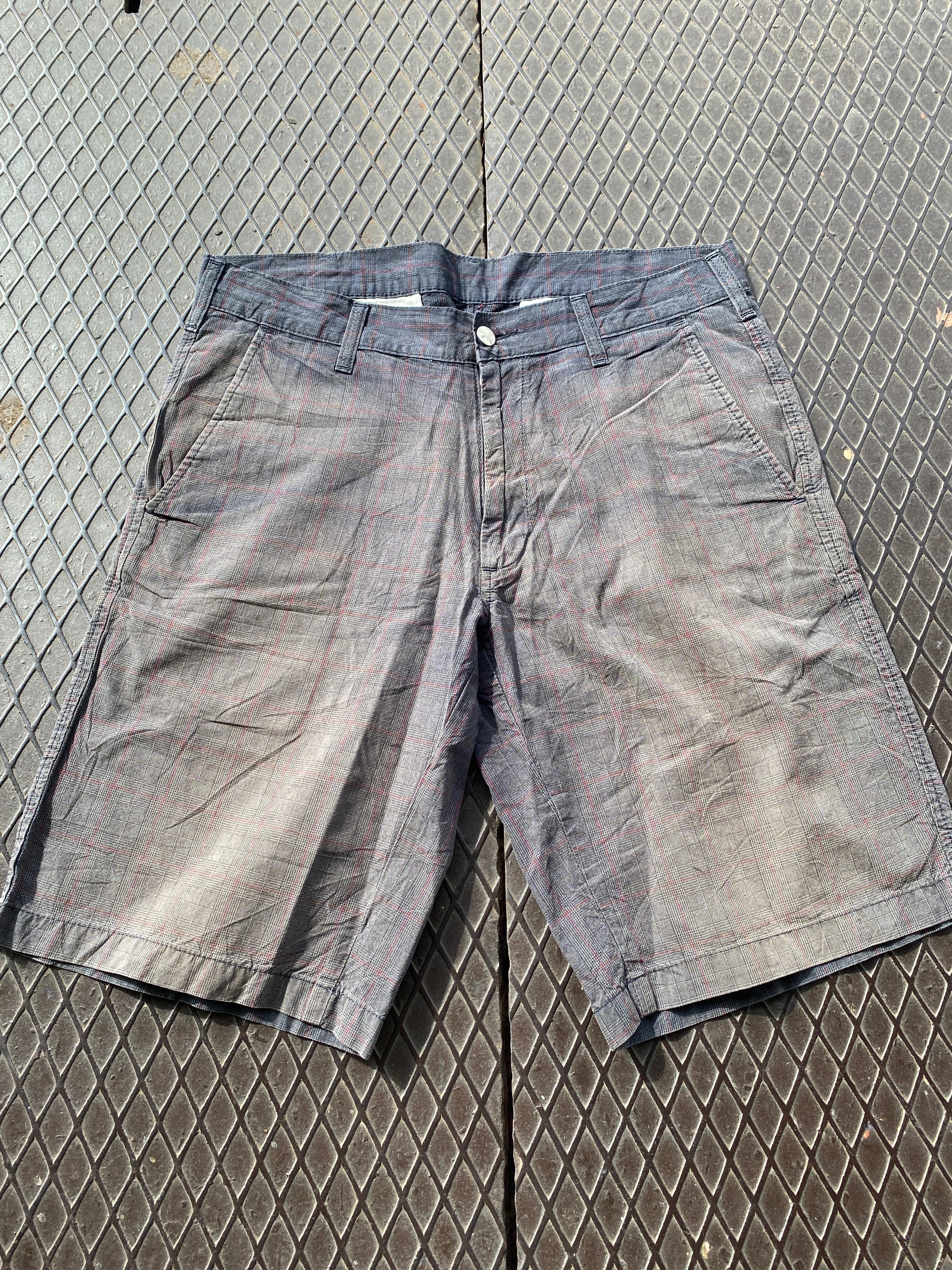 32 - Carhartt Bermuda Shorts S252