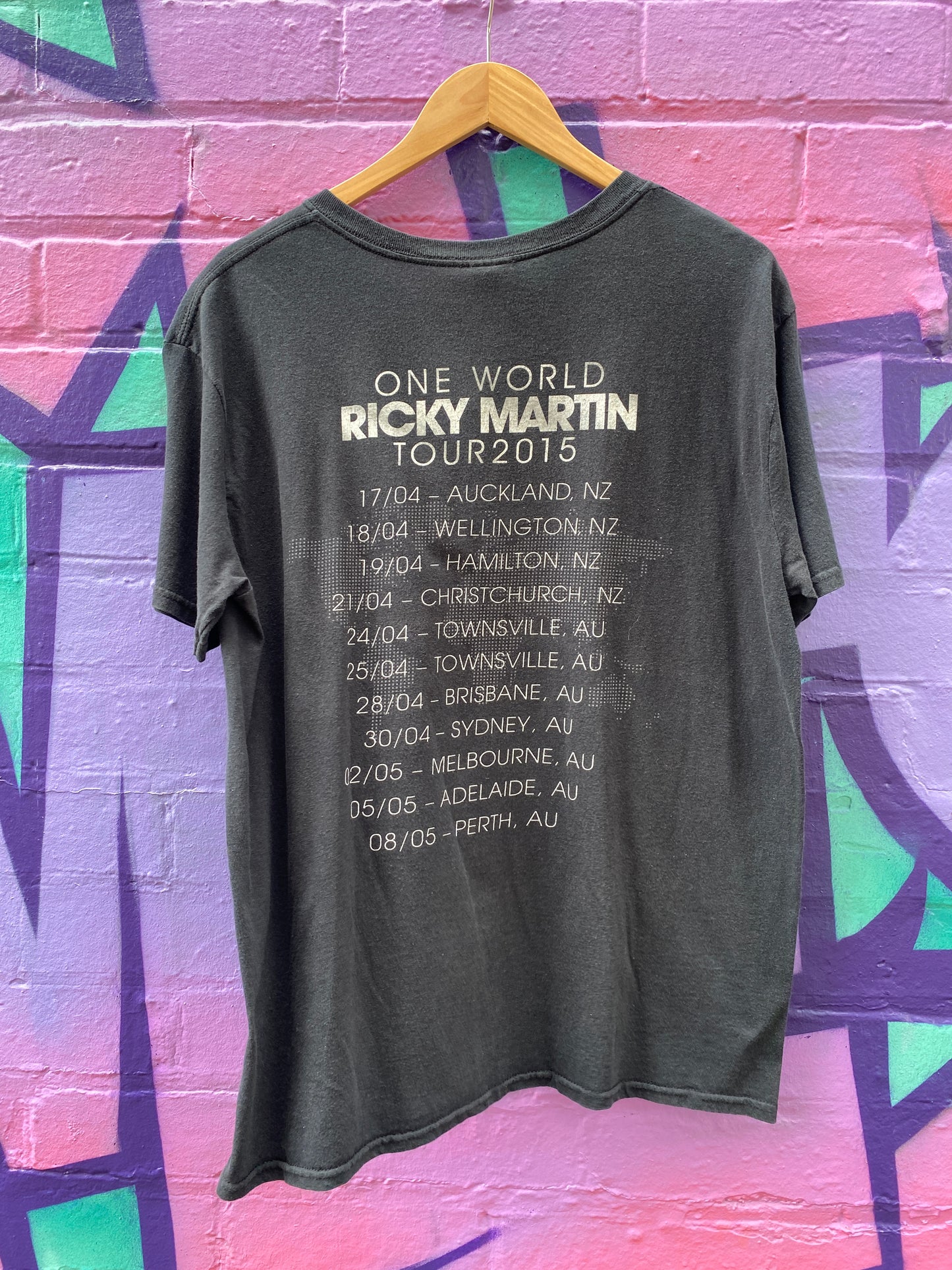 L - 2015 Ricky Martin World Tour