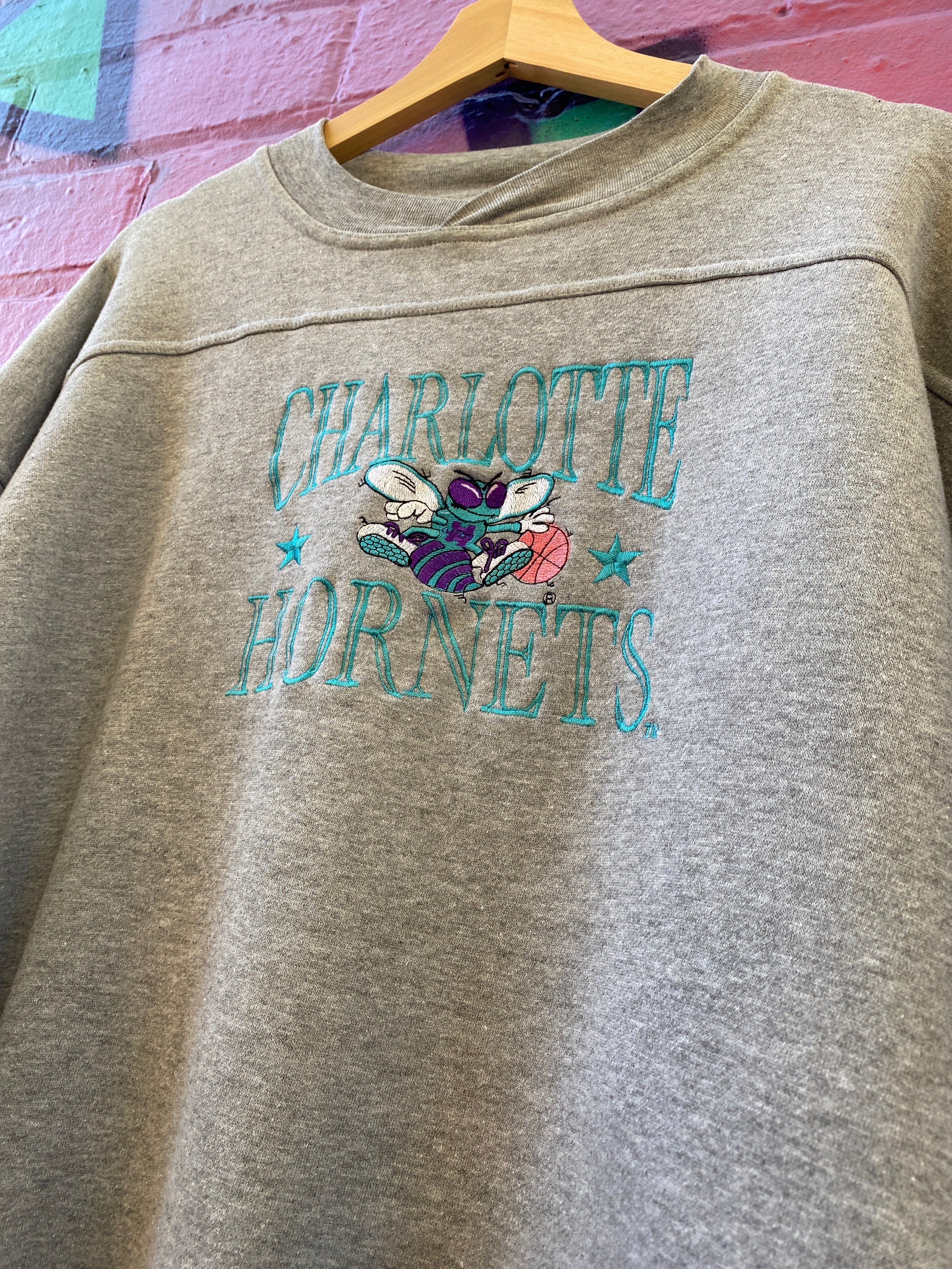 XL - 1990s Charlotte Hornets Nutmeg Jumper