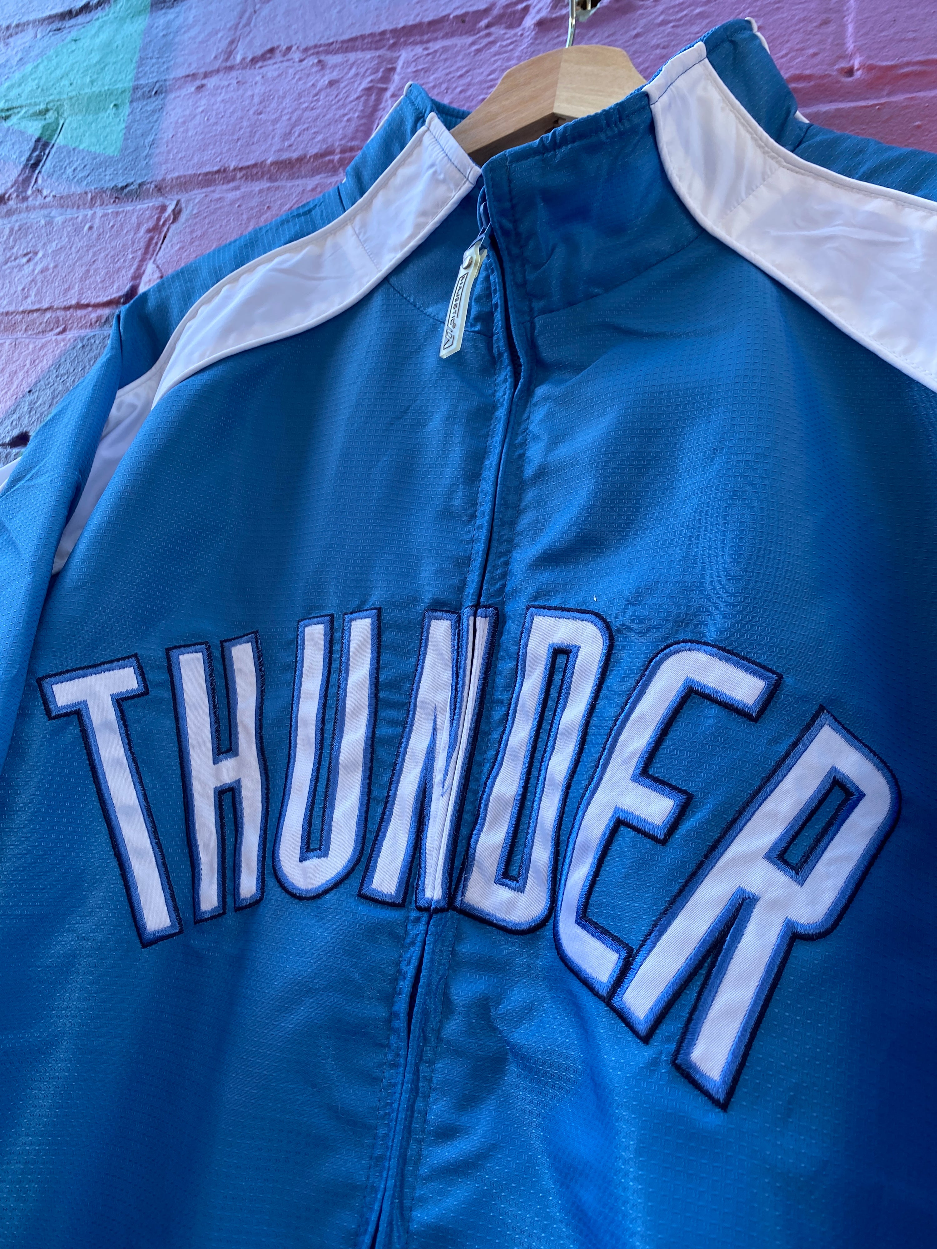 XL - NBA Oaklahoma Thunder Zip Up BNWT