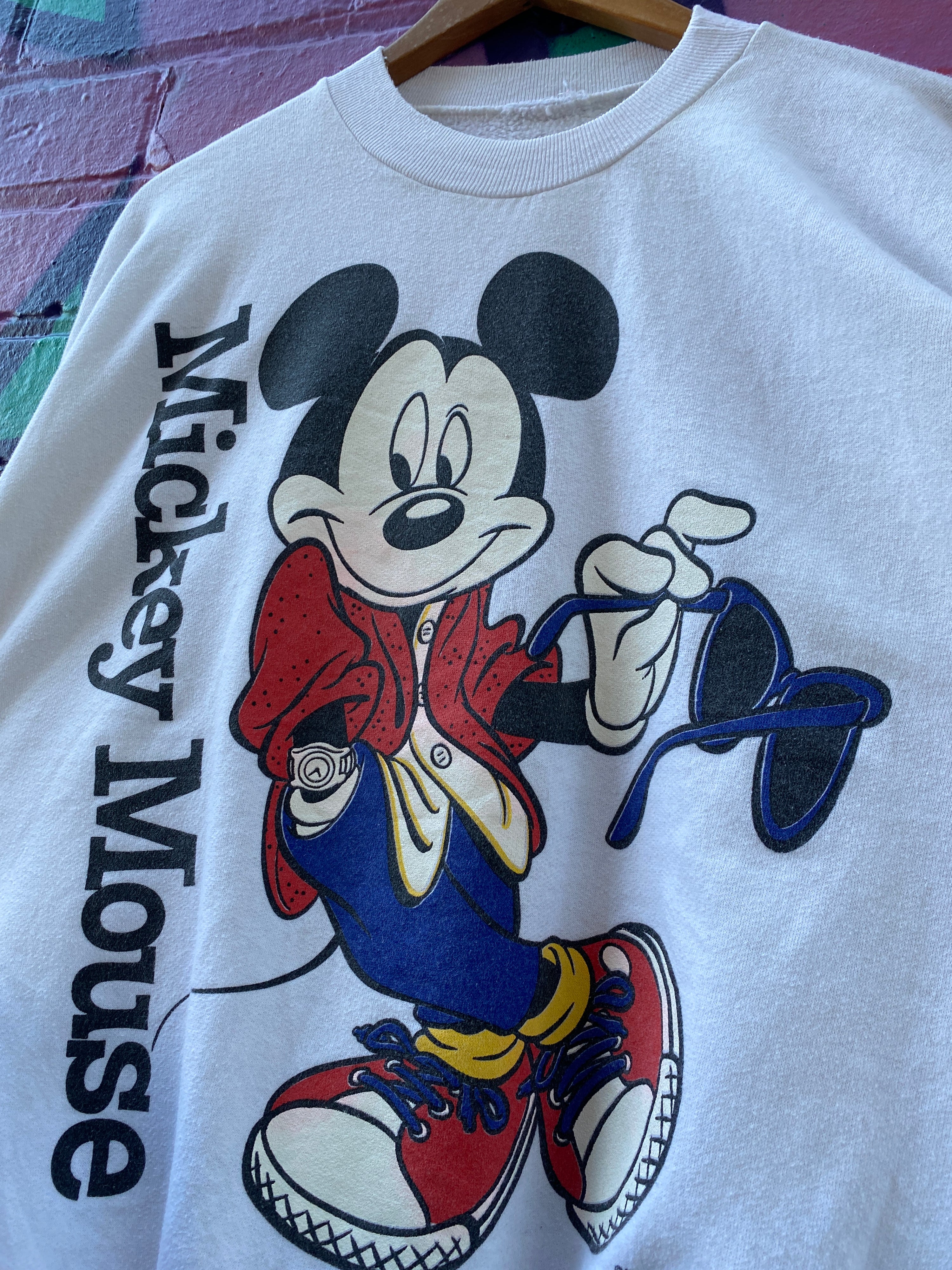 M/L - Vintage 90s Mickey Mouse Leaning Jumper